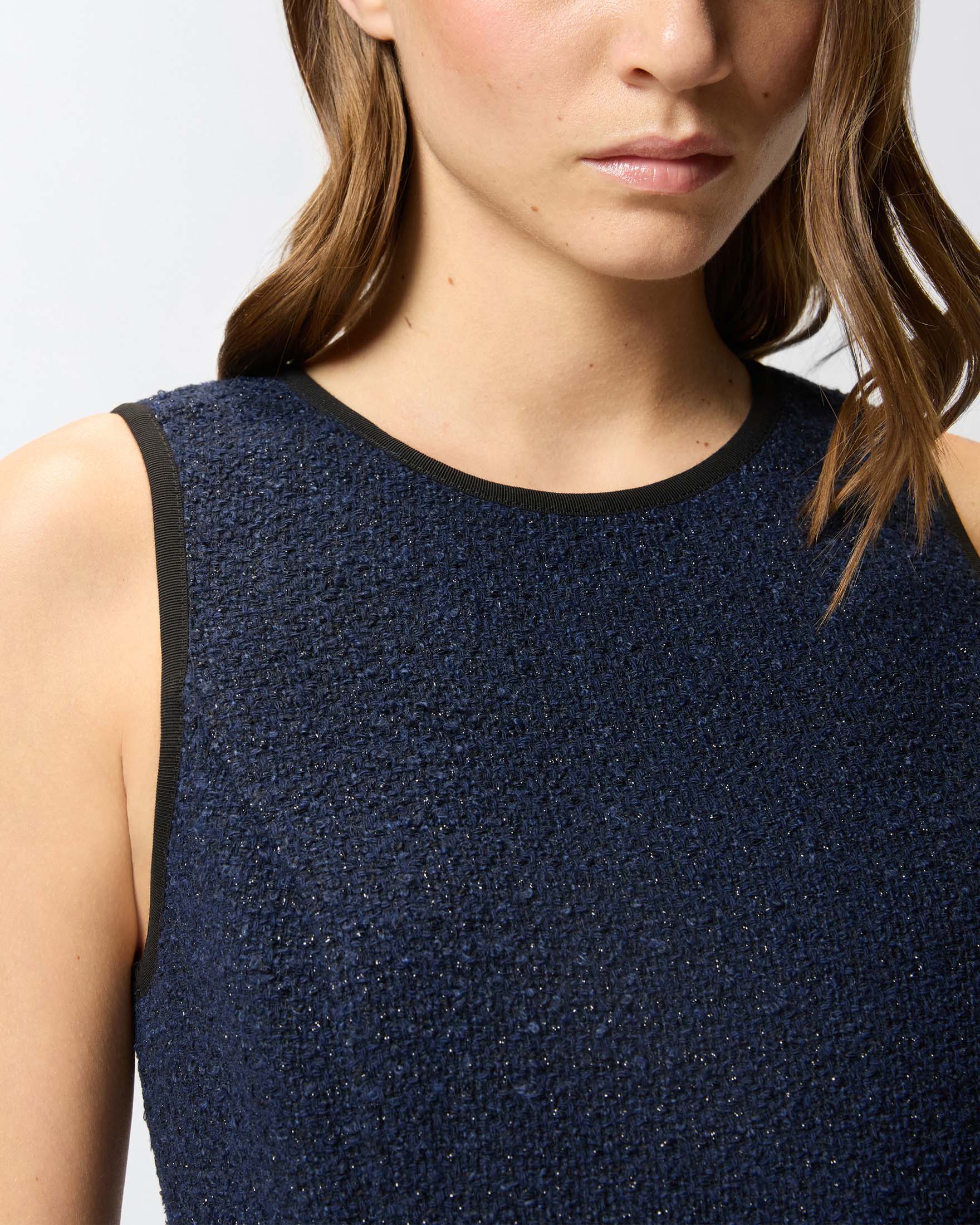 Abito corto blu senza maniche Pinko in bouclé di misto cotone con balza sulla gonna