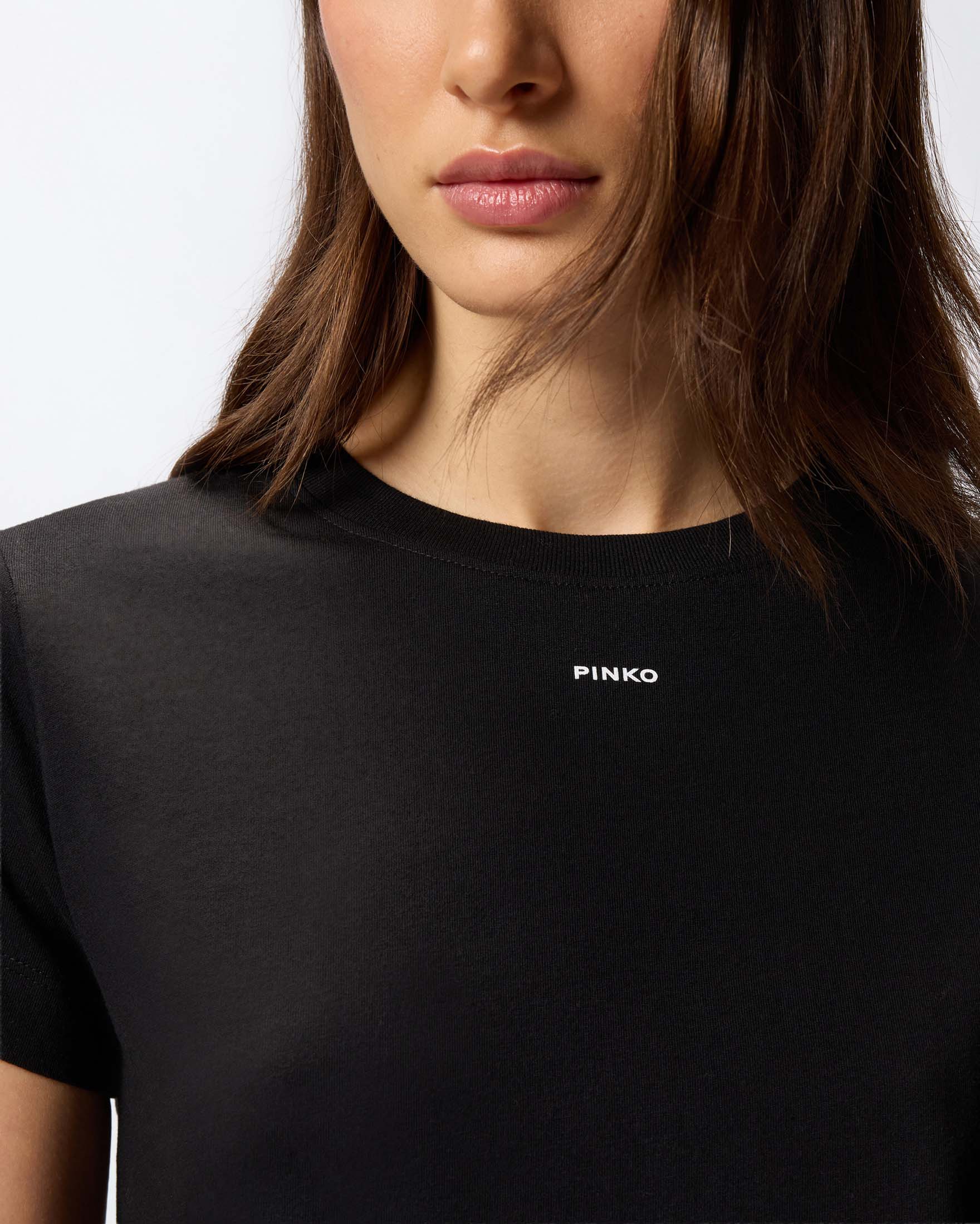 T-shirt nera in cotone a maniche corte Pinko con mini logo stampato a contrasto sul petto | Pellizzari