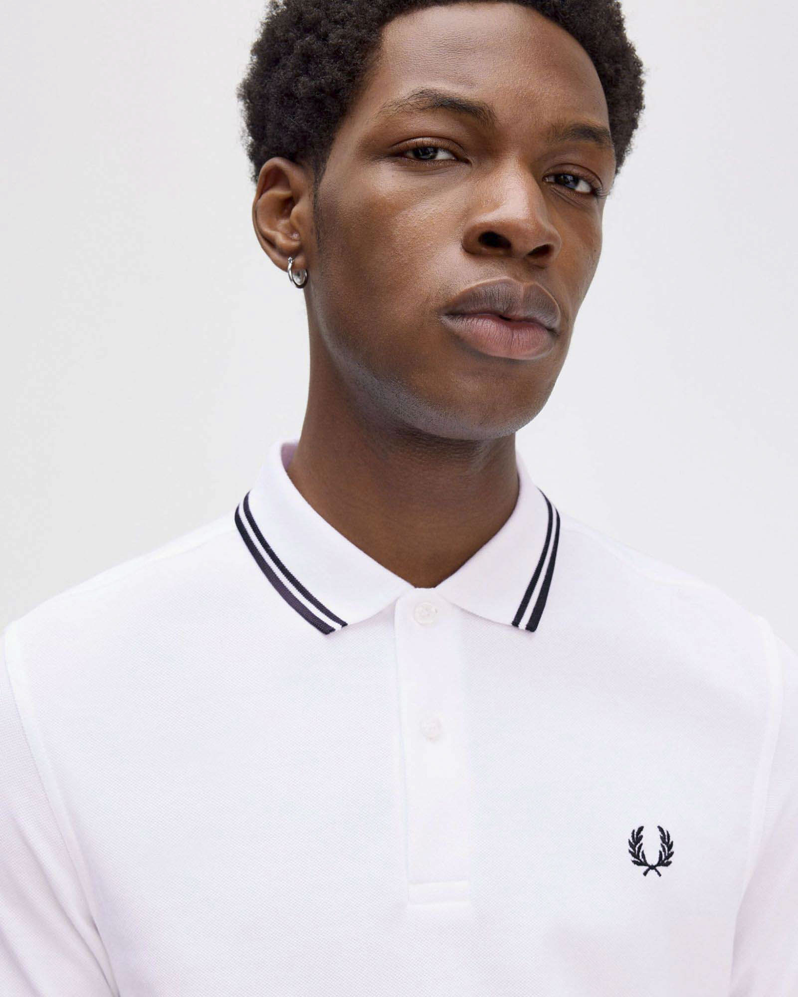 Polo Fred Perry bianca mezza manica con bordino nero image