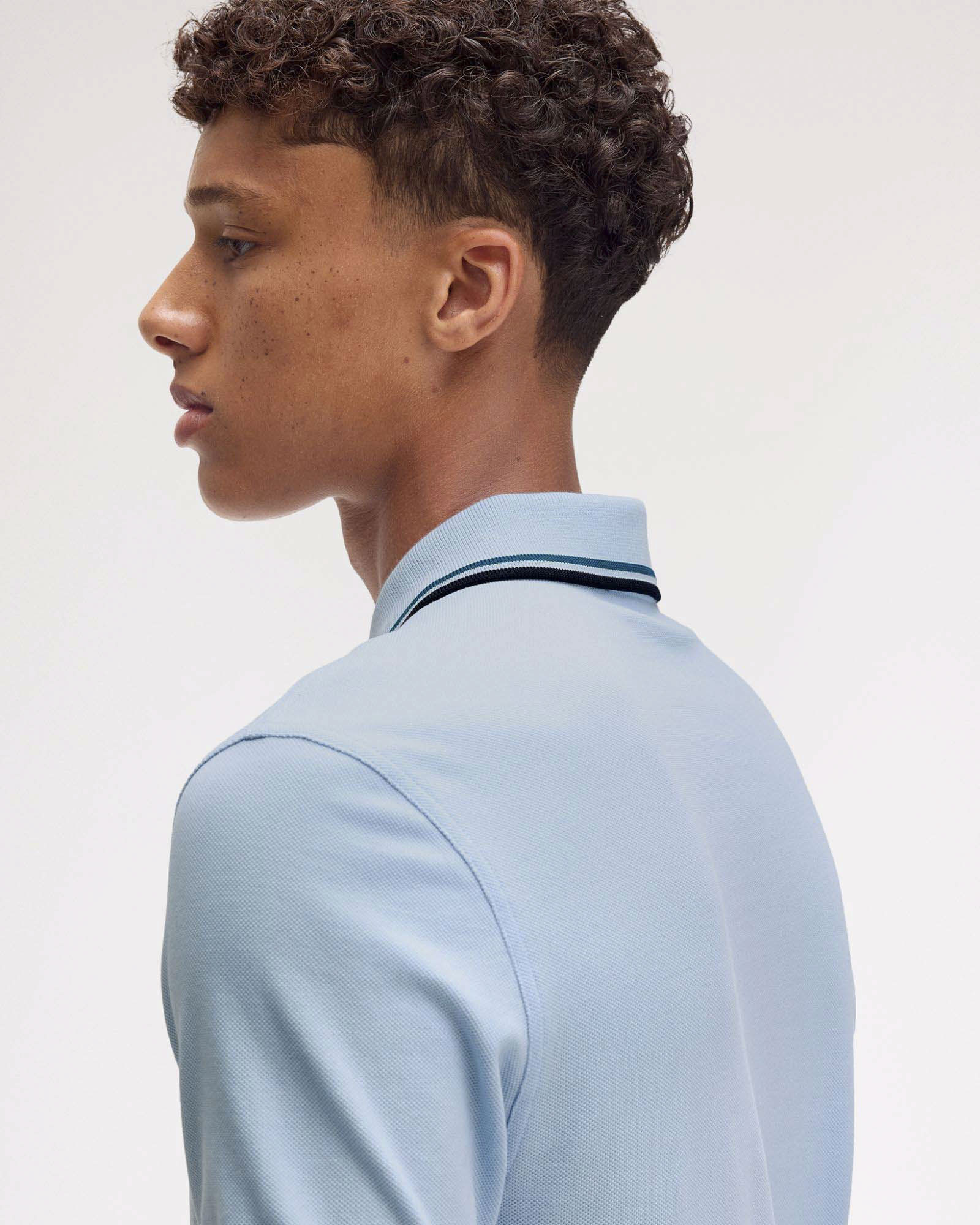 Polo Fred Perry azzurra mezza manica con bordino blu e ottanio