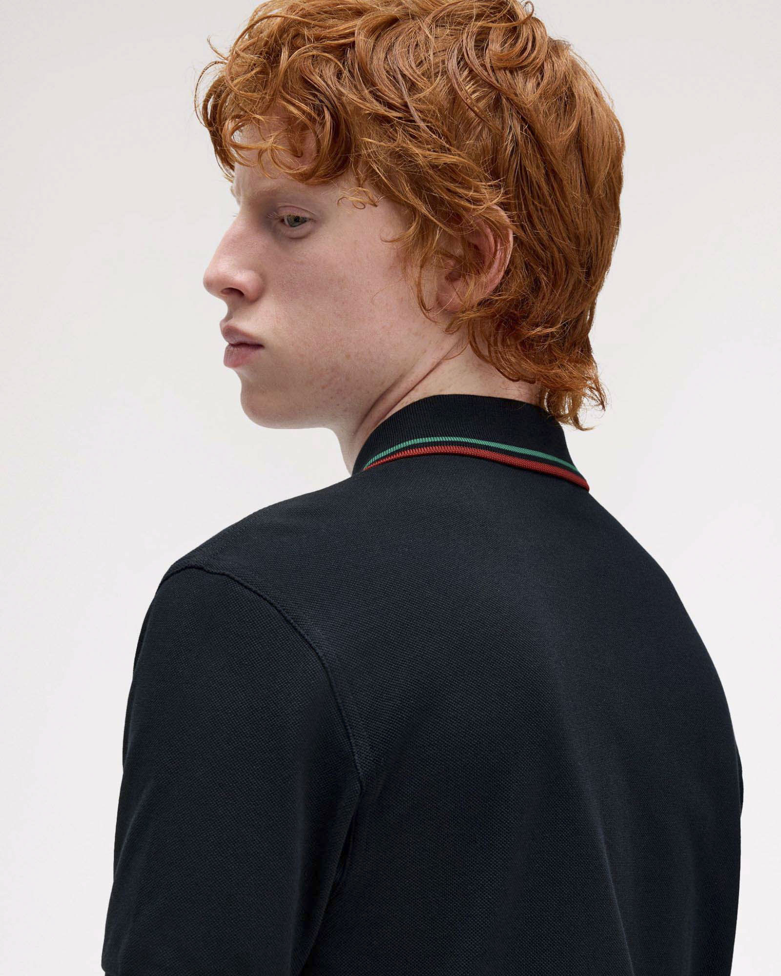 Polo Fred Perry blu mezza manica con bordino rosso e verde