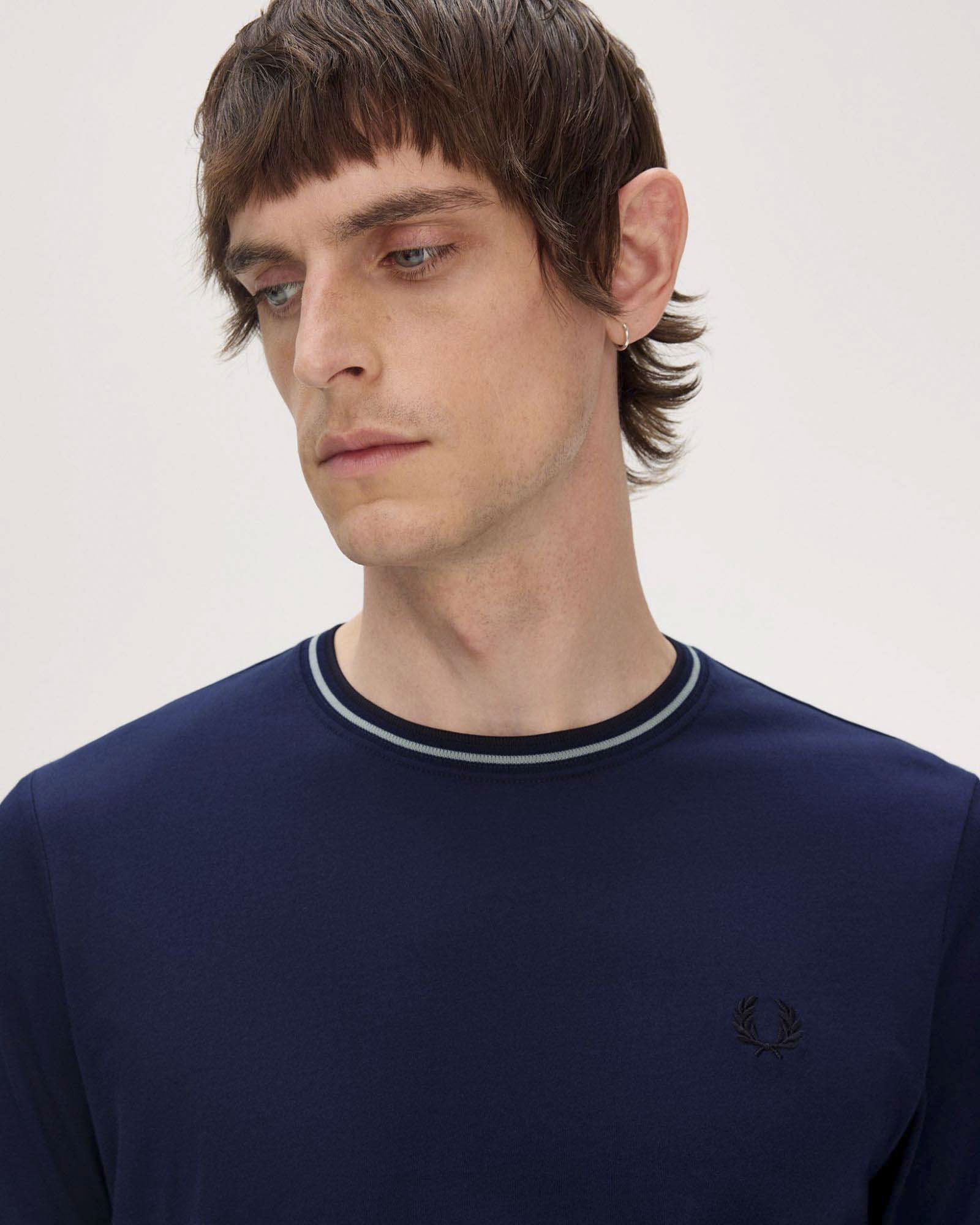 T-shirt  mezza manica Fred Perry blu indaco con bordino blu e grigio image