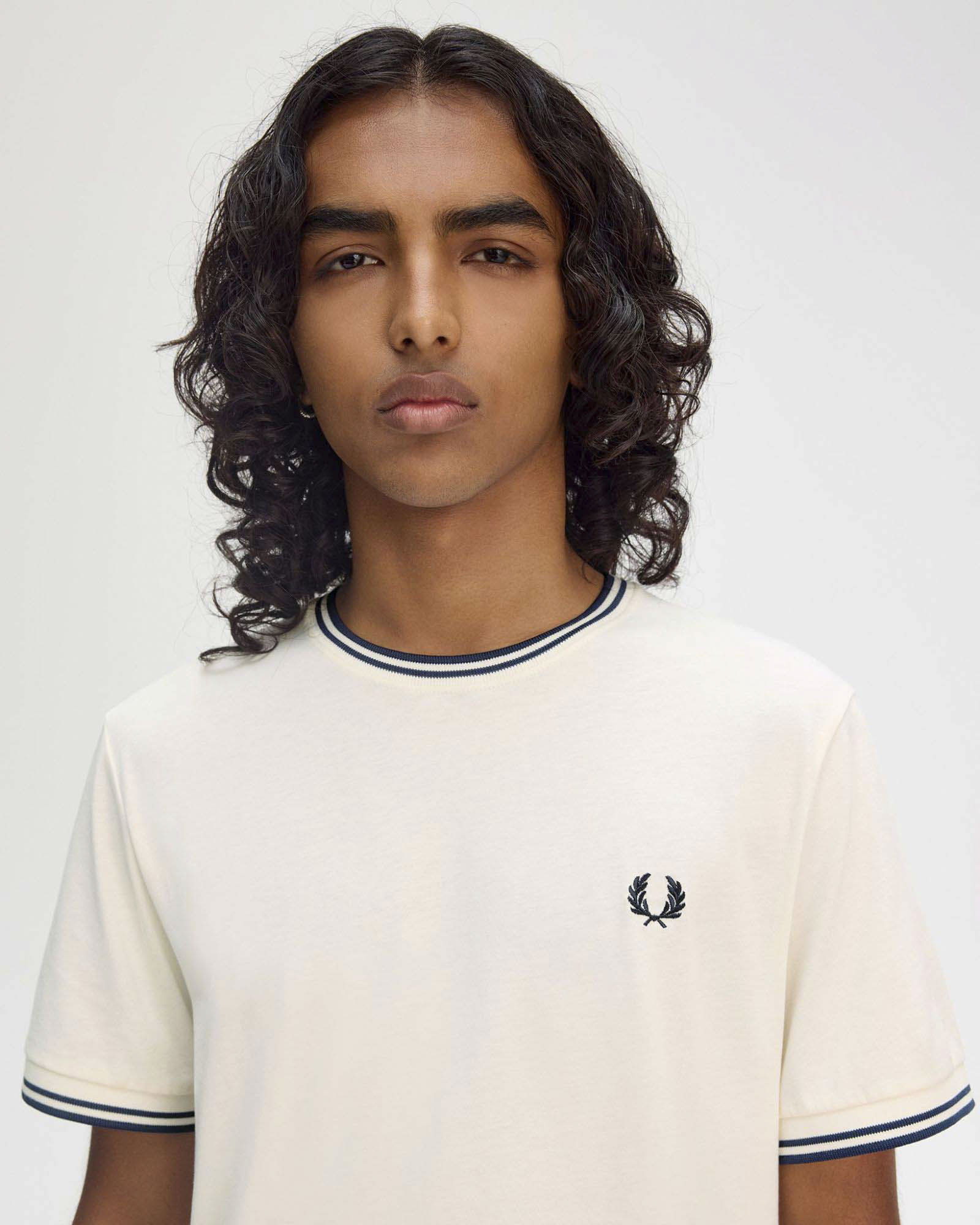 T-shirt  mezza manica Fred Perry color panna con bordino blu