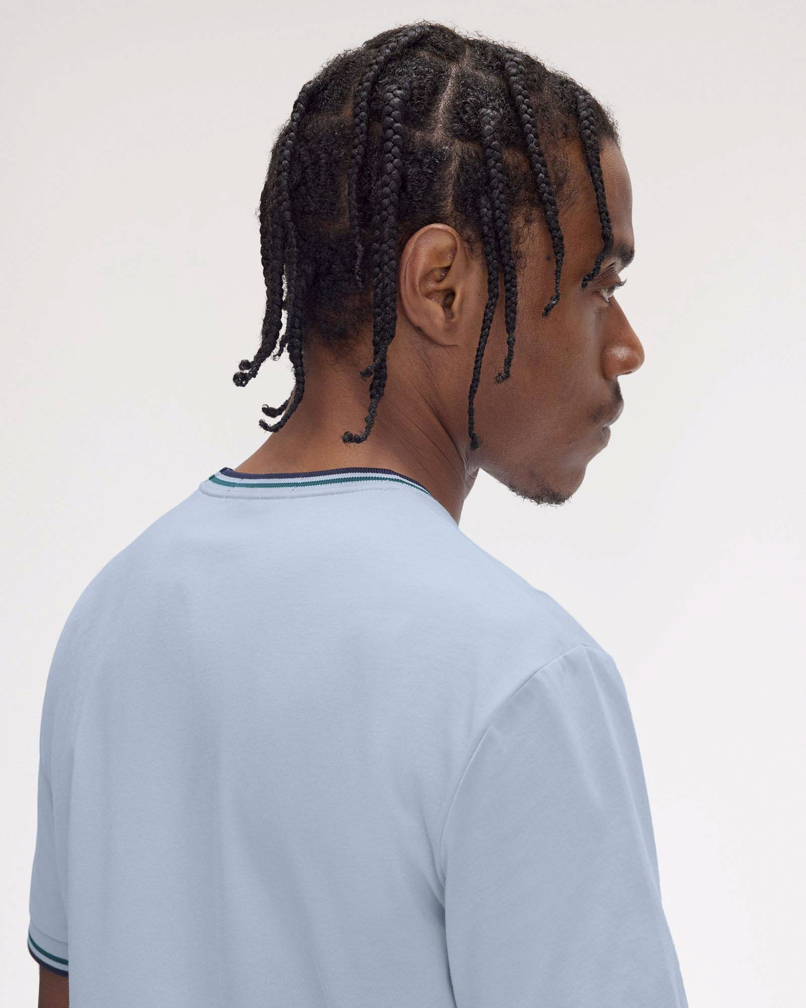 T-shirt  mezza manica Fred Perry azzurra con bordino blu e verde image