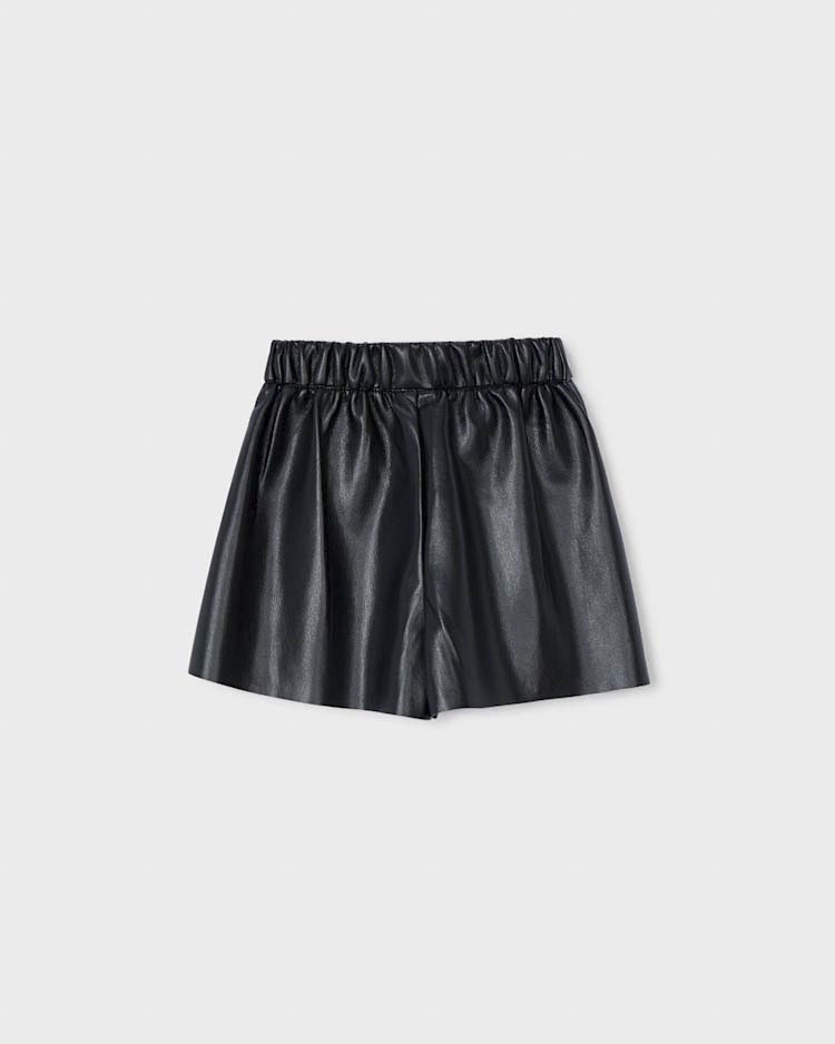 Short Mayoral nero in ecopelle con pinces image
