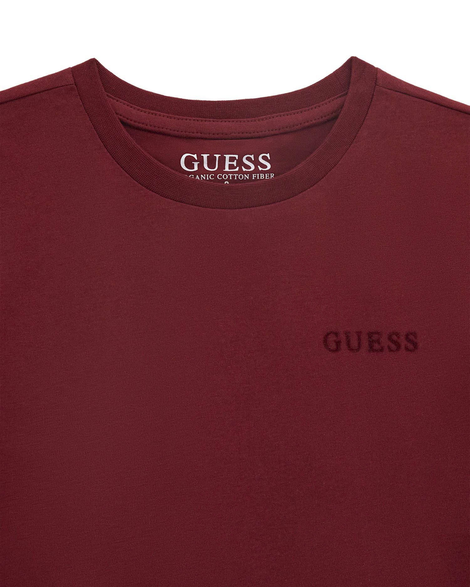 T-shirt Guess bordeaux mezza manica in puro cotone con maxi triangolo logo sul retro