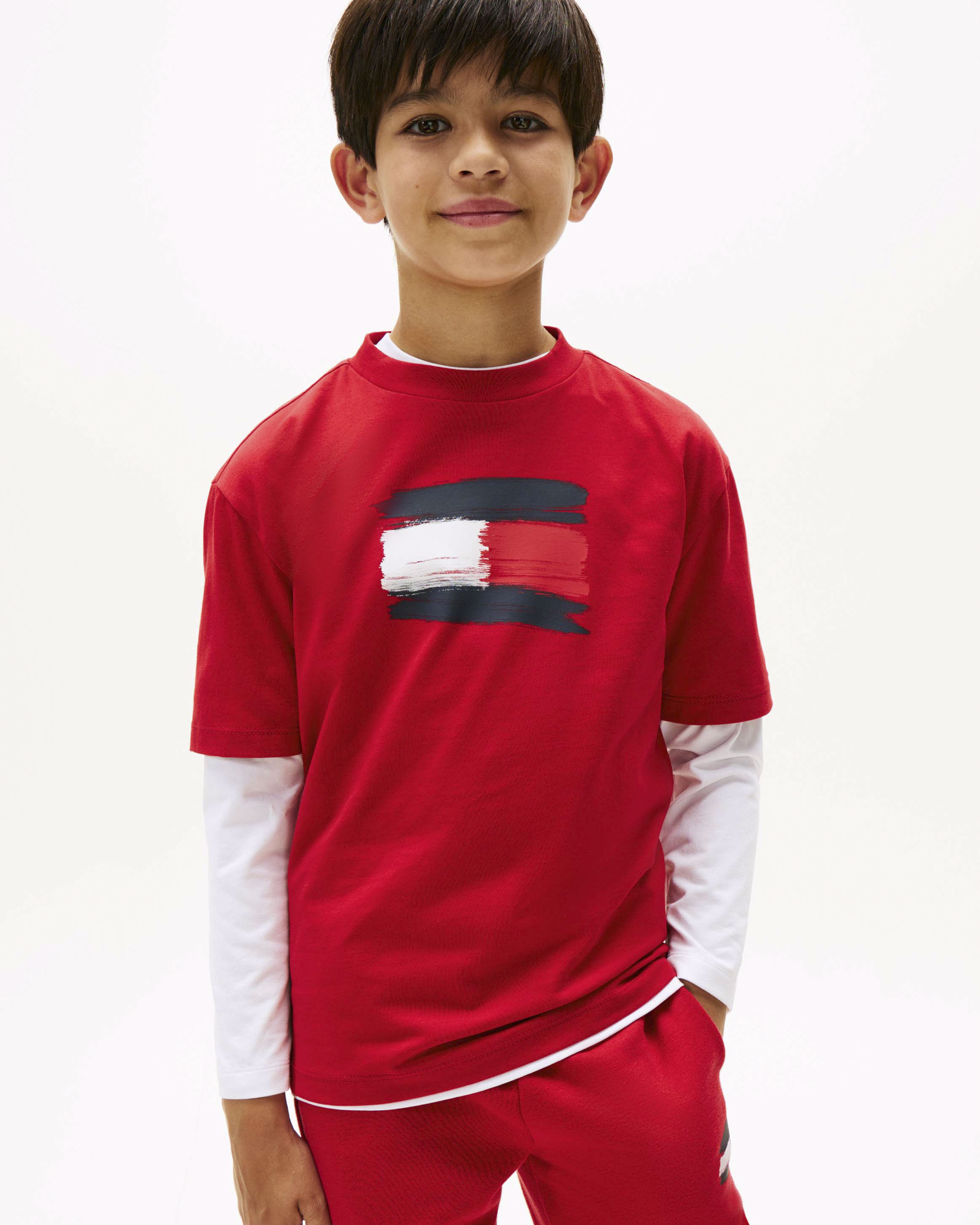T-shirt Tommy Hilfiger rossa in puro cotone con bandiera logo spennellata