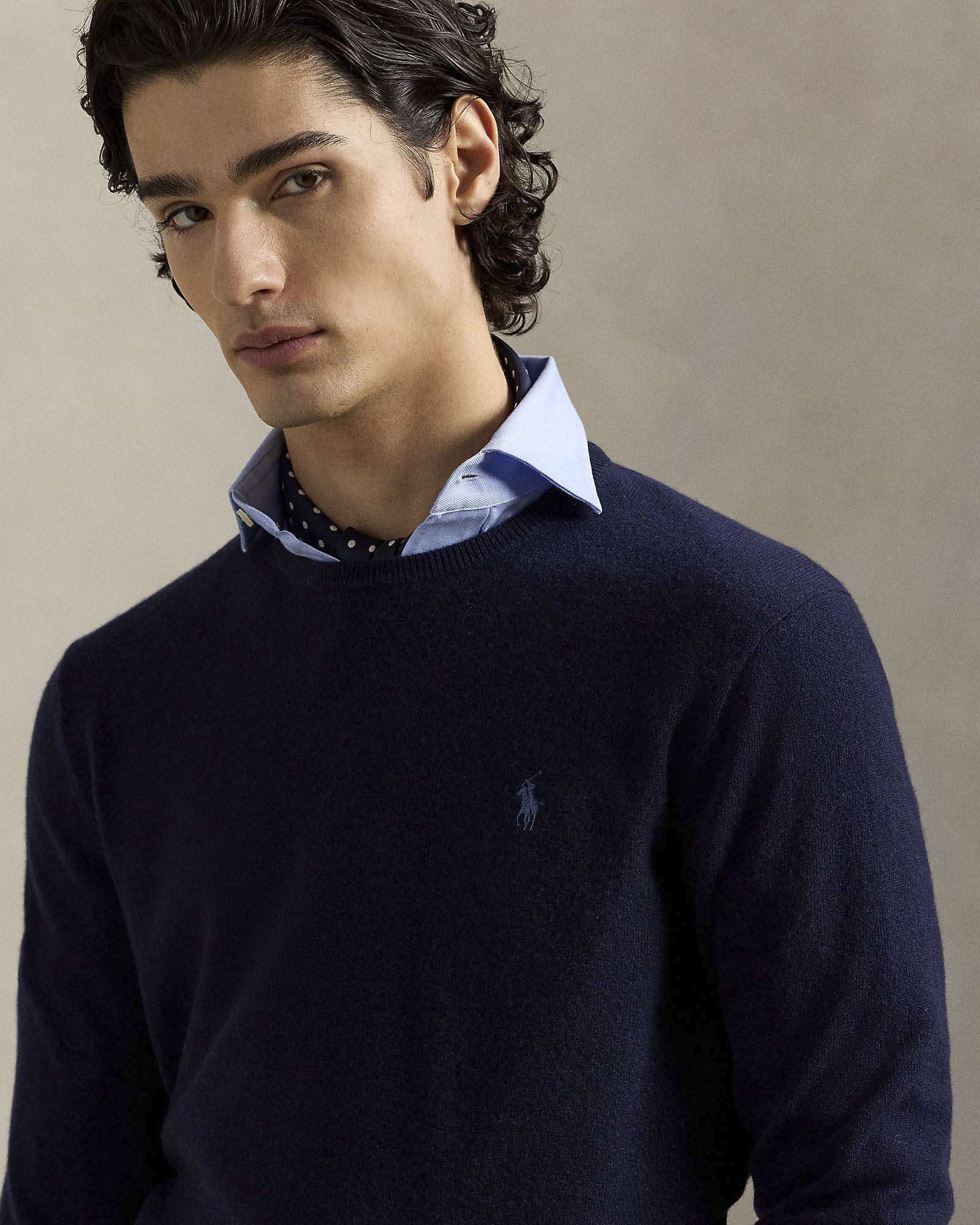 Maglia Polo Ralph Lauren blu in pura lana con scollo a giro e logo pony in tono ricamato sul petto