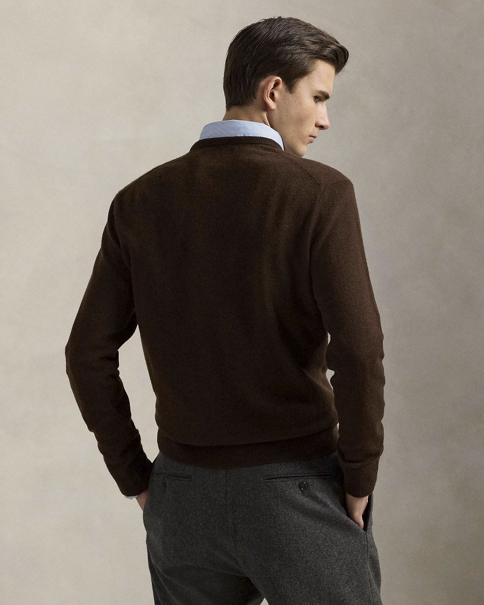 Maglia Polo Ralph Lauren marrone in pura lana con scollo a giro e logo pony in tono ricamato sul petto