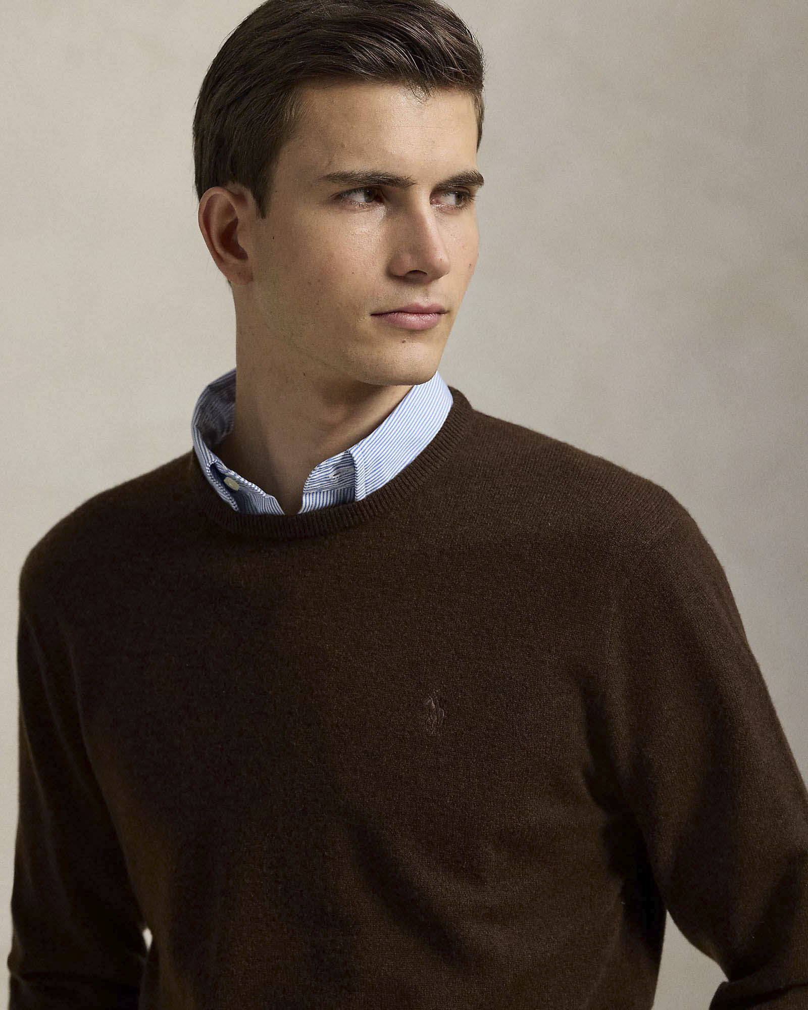 Maglia Polo Ralph Lauren marrone in pura lana con scollo a giro e logo pony in tono ricamato sul petto