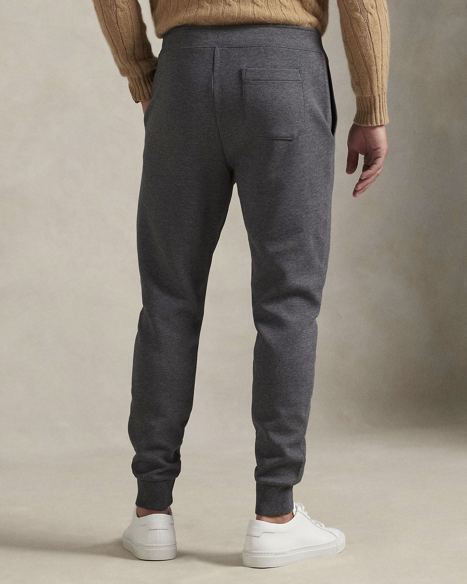 Pantalone jogger Polo Ralph Lauren grigio antracite in felpa con logo pony piccolo sul fianco