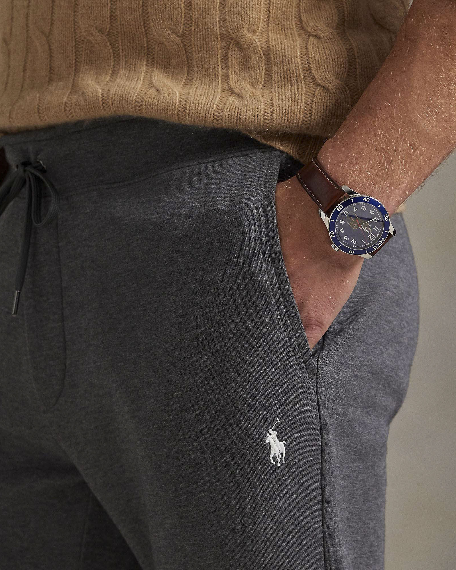 Pantalone jogger Polo Ralph Lauren grigio antracite in felpa con logo pony piccolo sul fianco