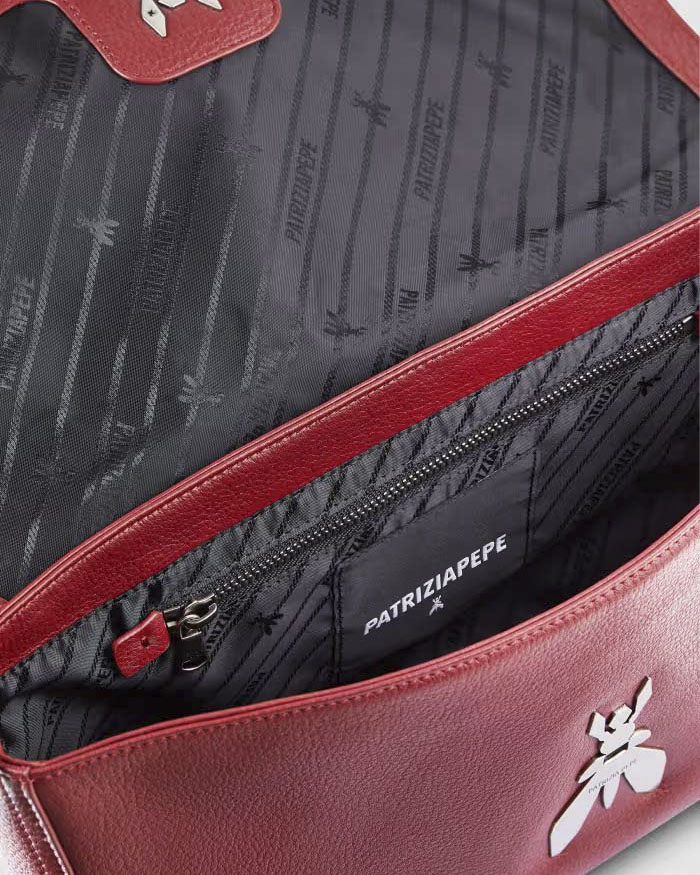 Borsa rossa misura media Essential Fly Patrizia Pepe con tracolla a catena in metallo e patta di chiusura image