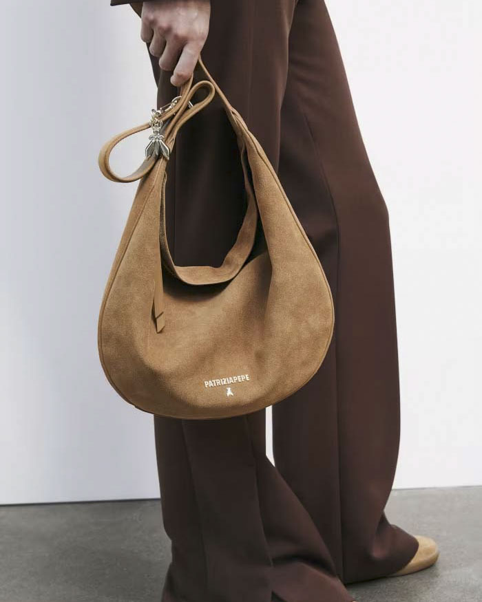 Hobo bag New Moon Patrizia Pepe in pelle scamosciata color cuoio con portachiavi Fly image