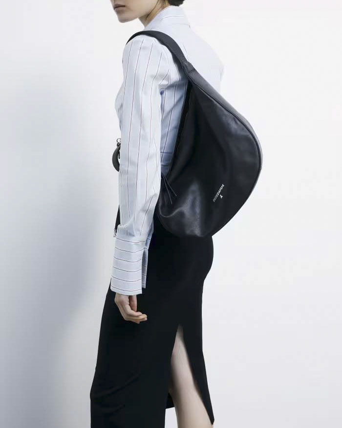 Hobo bag New Moon Patrizia Pepe in pelle liscia nera con portachiavi Fly image