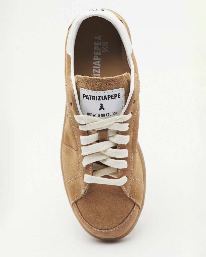 Sneakers color cuoio in pelle scamosciata SKIN '93 Patrizia Pepe con suola in gomma tono su tono