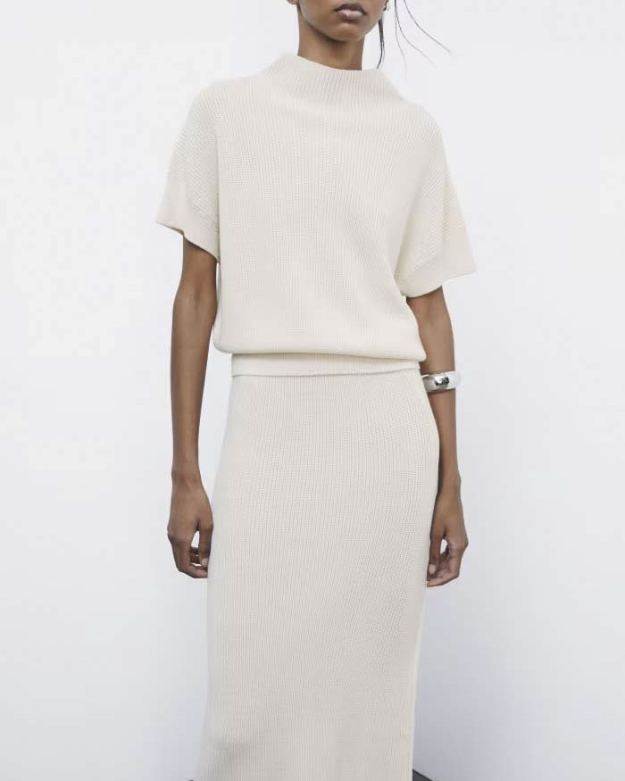 Maglia color burro Patrizia Pepe linea ESSENTIAL in misto lana a costine con maniche corte a kimono con collo in piedi