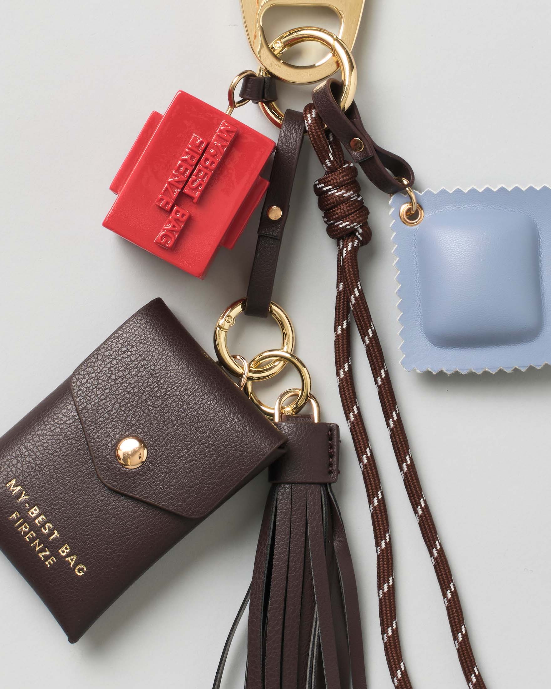 Portachiavi My Best Bag con charms a bustina testa di moro e dado smaltato rosso image