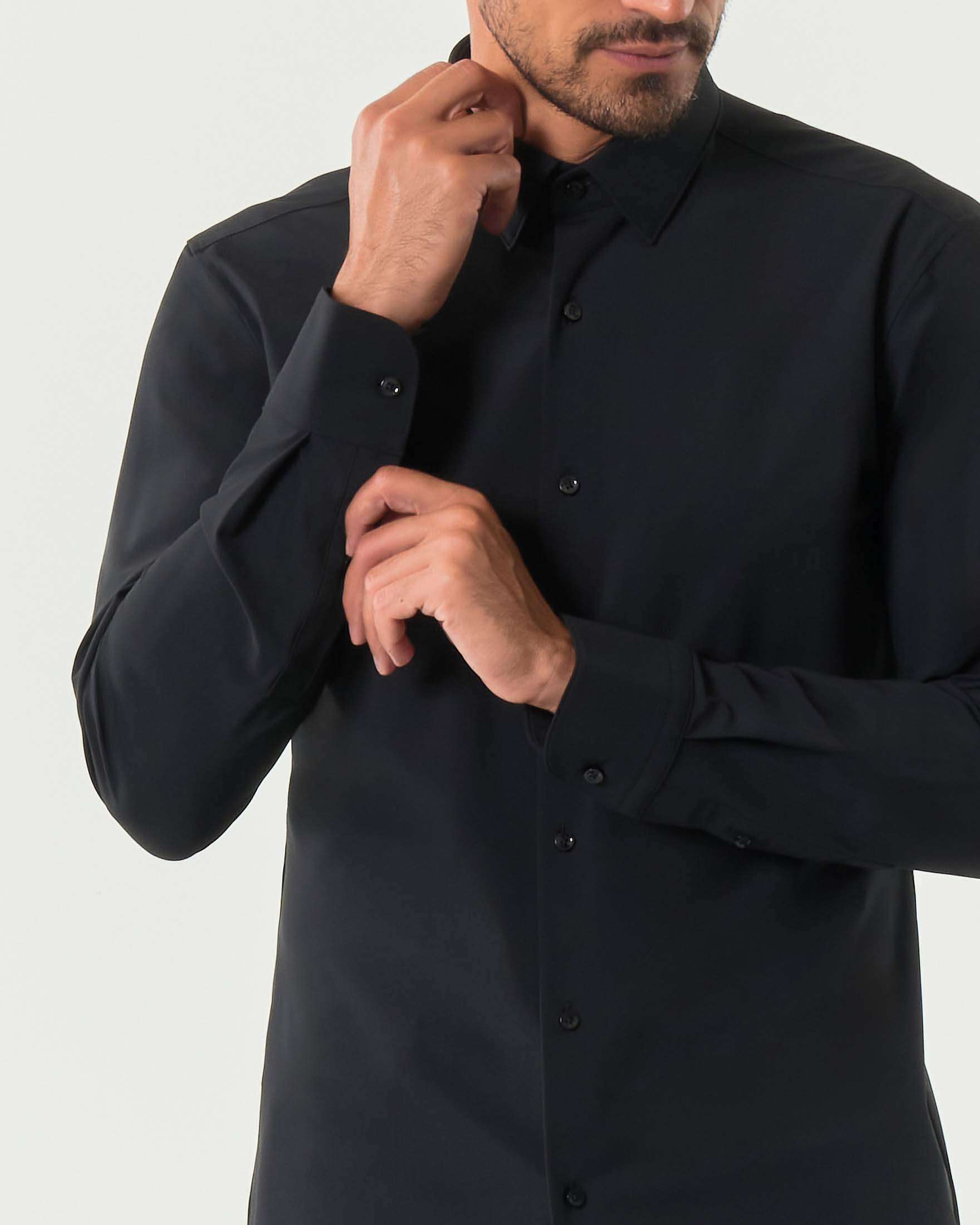 Camicia Boss nera Hank slim fit in tessuto tecnico stretch con colletto Kent image