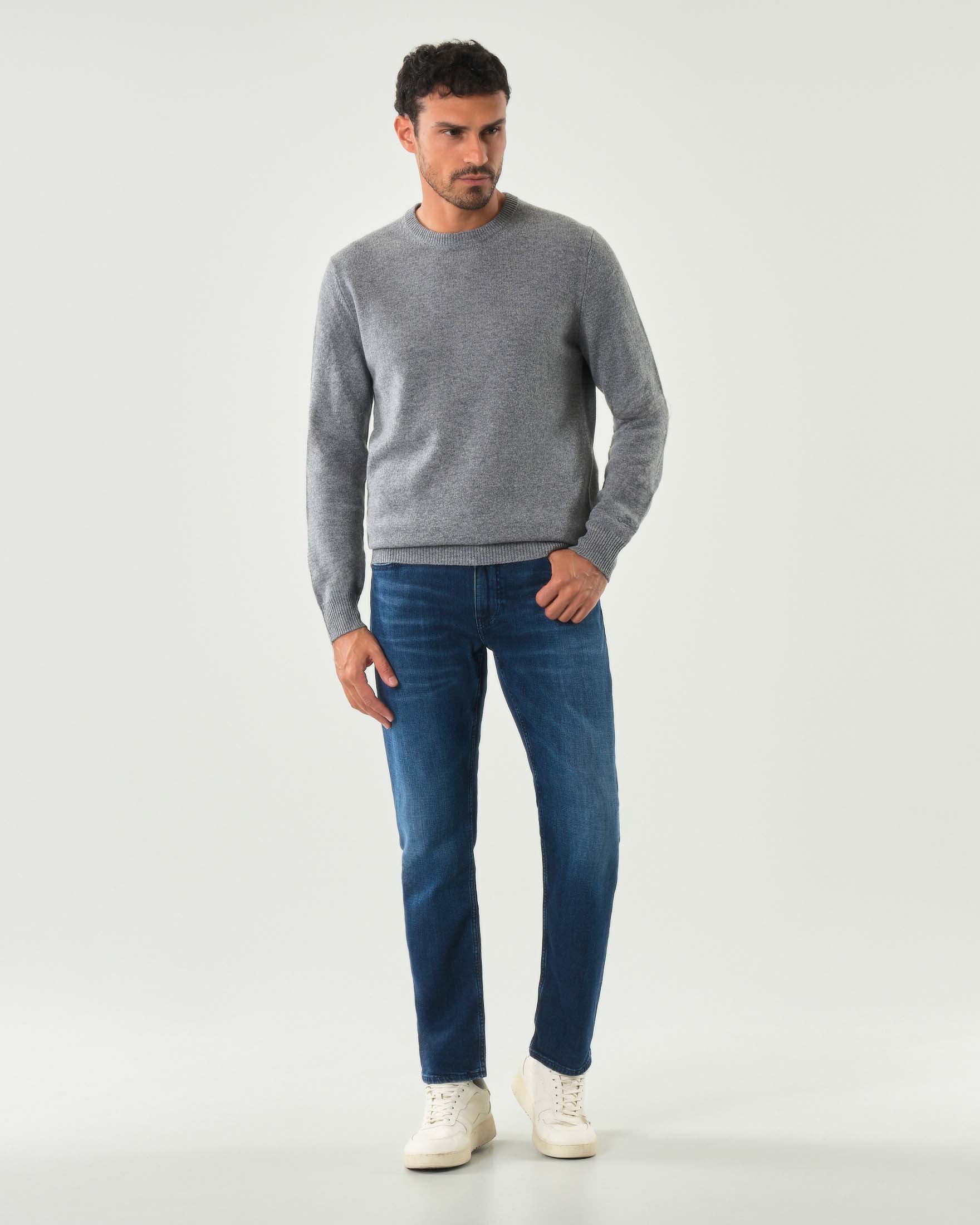 Jeans Delaware slim-fit in cotone stretch lavaggio medio con leggere baffature