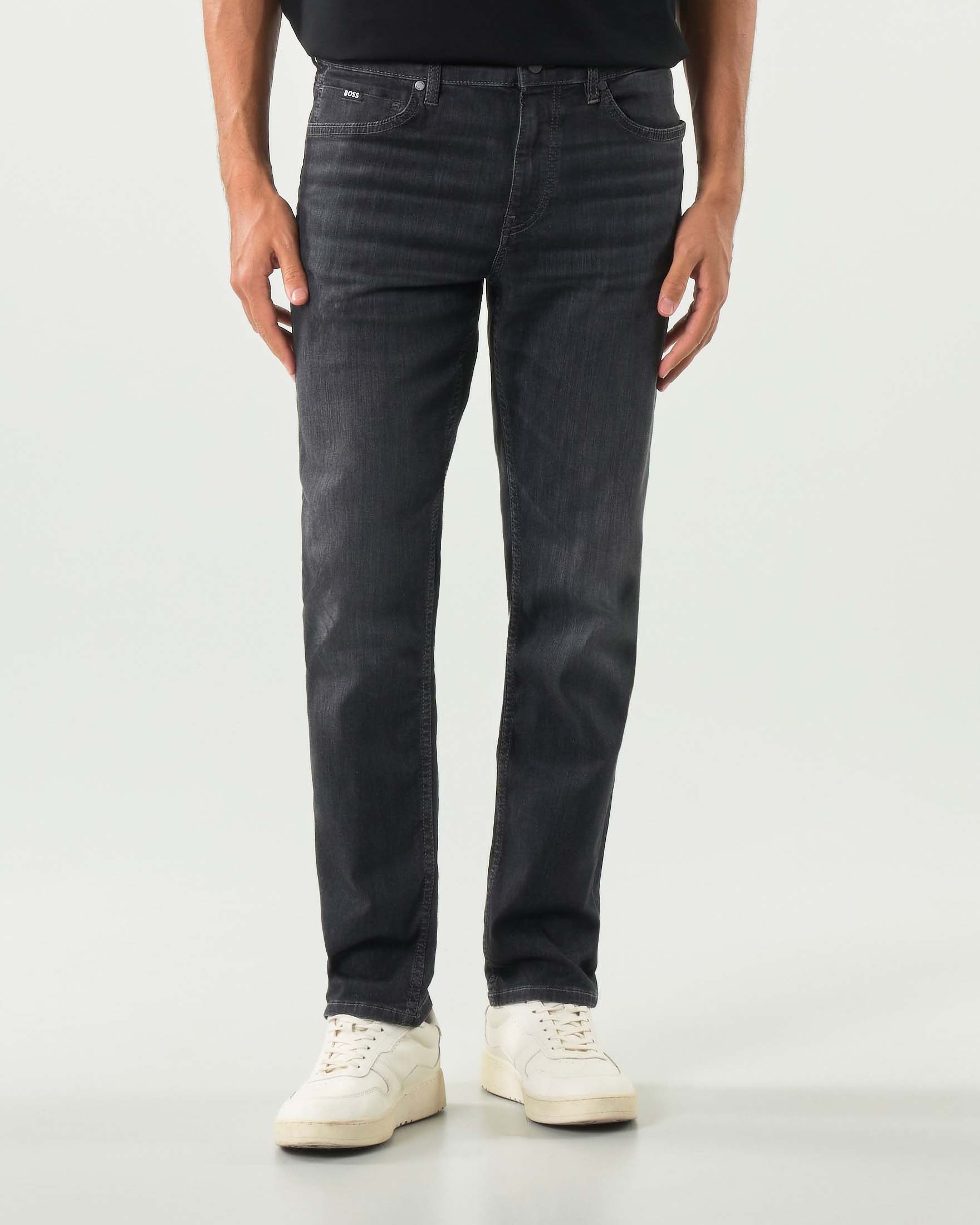 Jeans Boss Delaware slim-fit in cotone stretch lavaggio nero stone washed con leggere baffature image