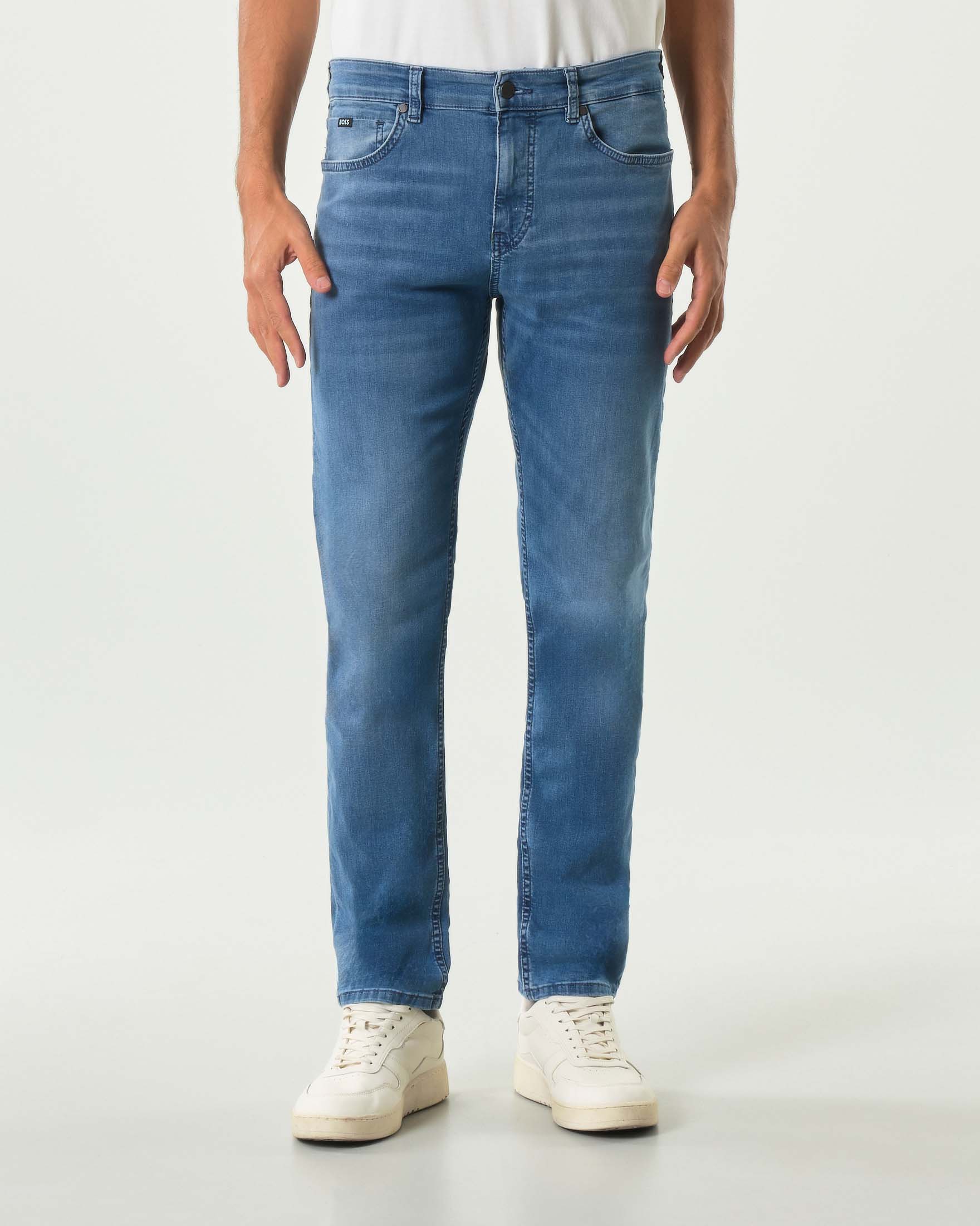 Jeans Boss Delaware slim-fit in cotone stretch lavaggio chiaro stone washed con leggere baffature image