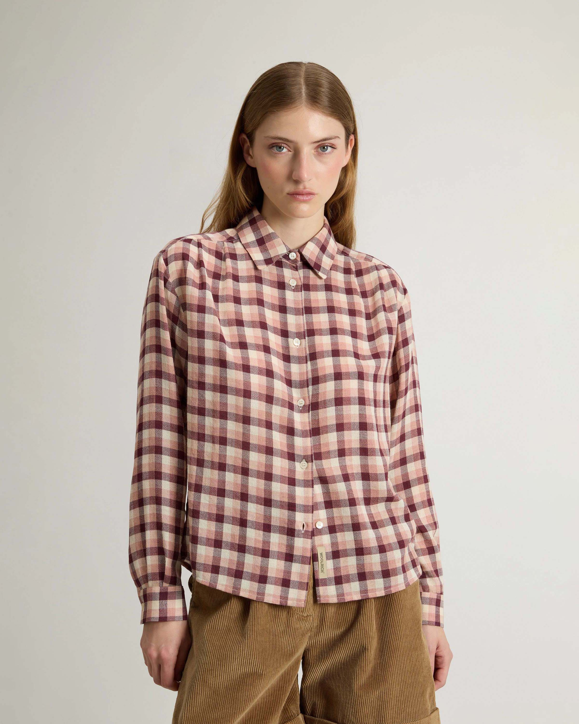 Camicia rosa Woolrich a fantasia check bordeaux in garza di misto viscosa
