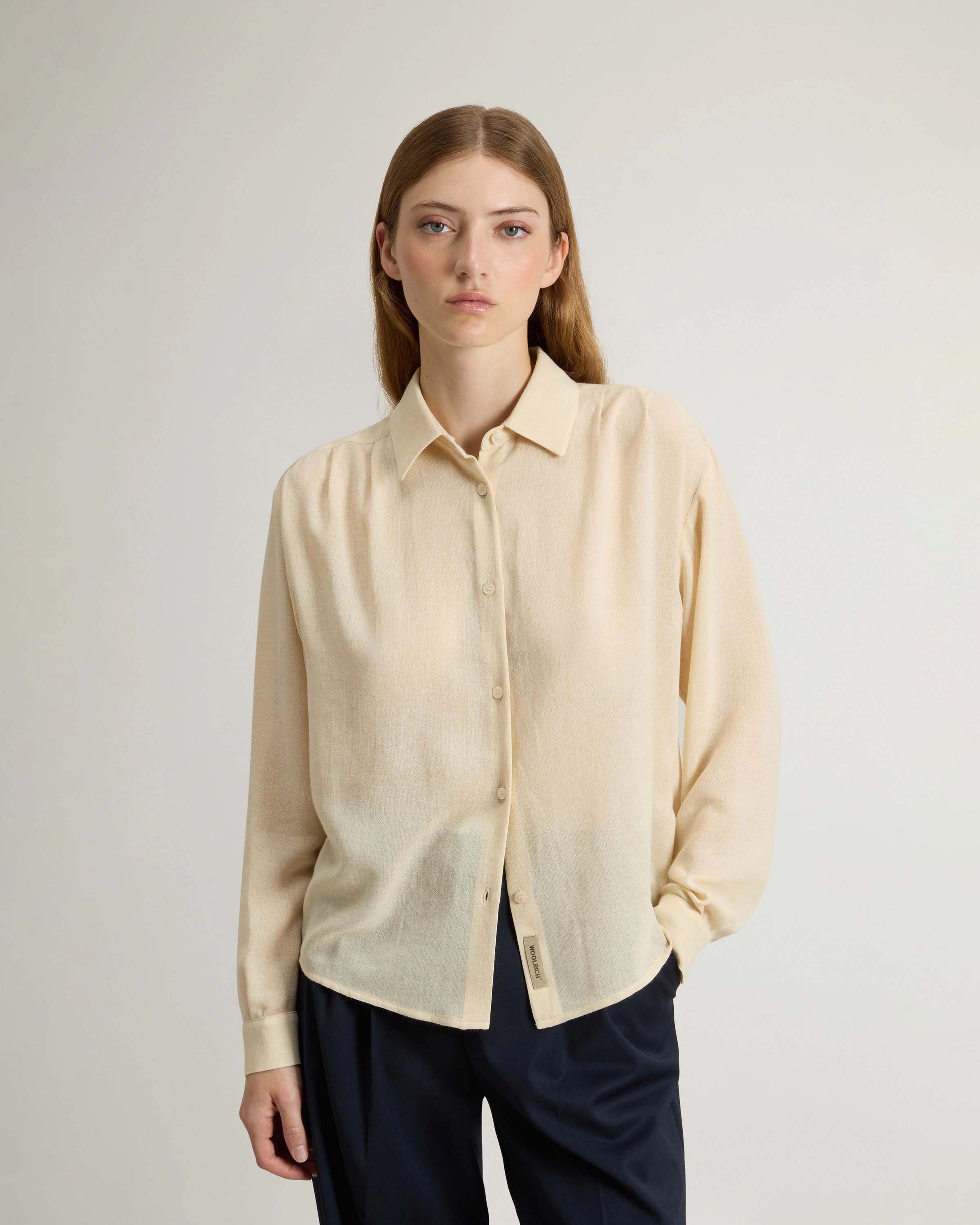 Camicia color panna Woolrich in garza di misto viscosa