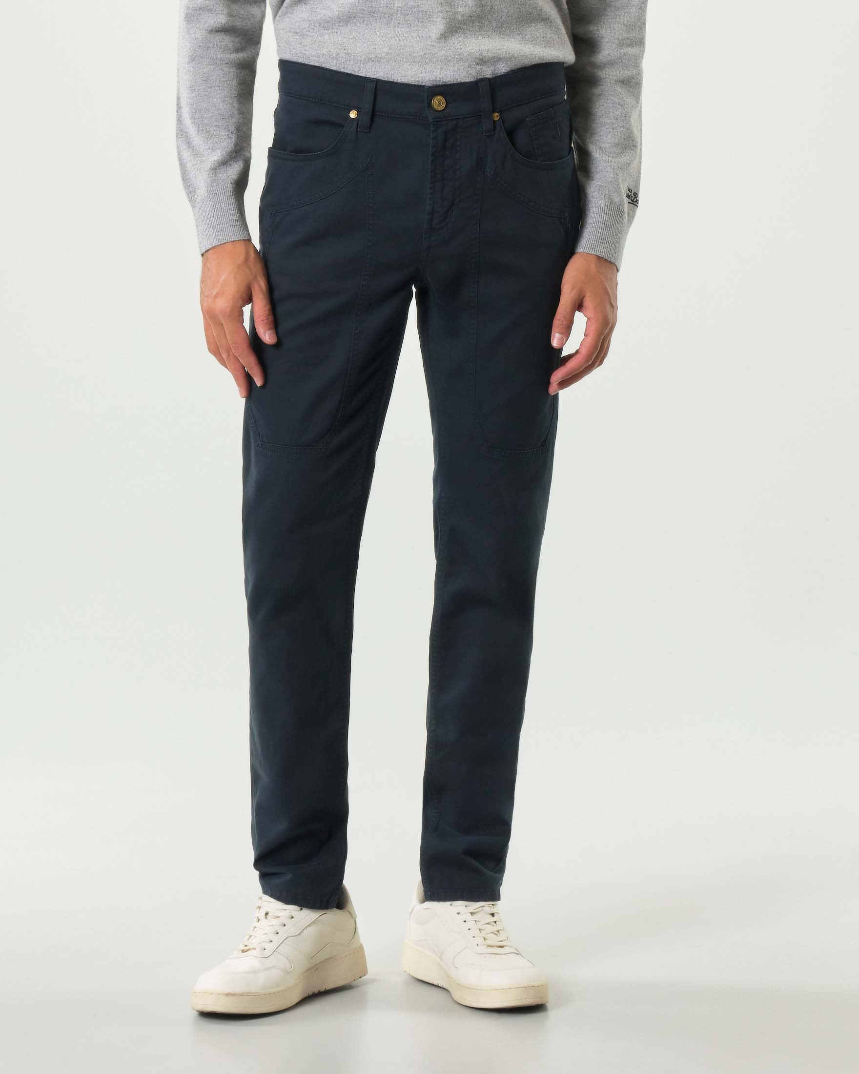Pantalone cinque tasche Jeckerson blu modello John in gabardina di cotone stretch con toppa image