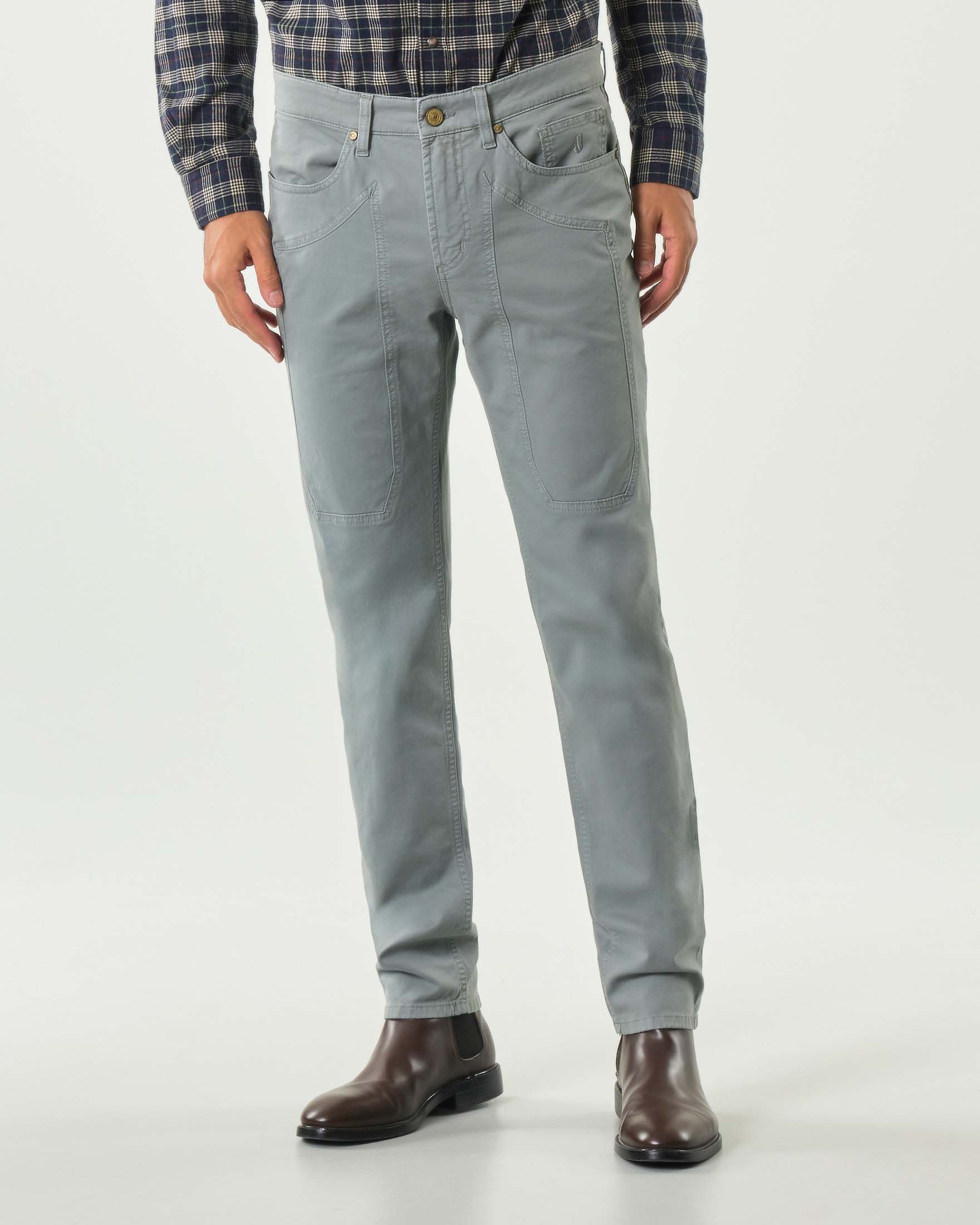 Pantalone cinque tasche Jeckerson grigio modello John in gabardina di cotone stretch con toppa image