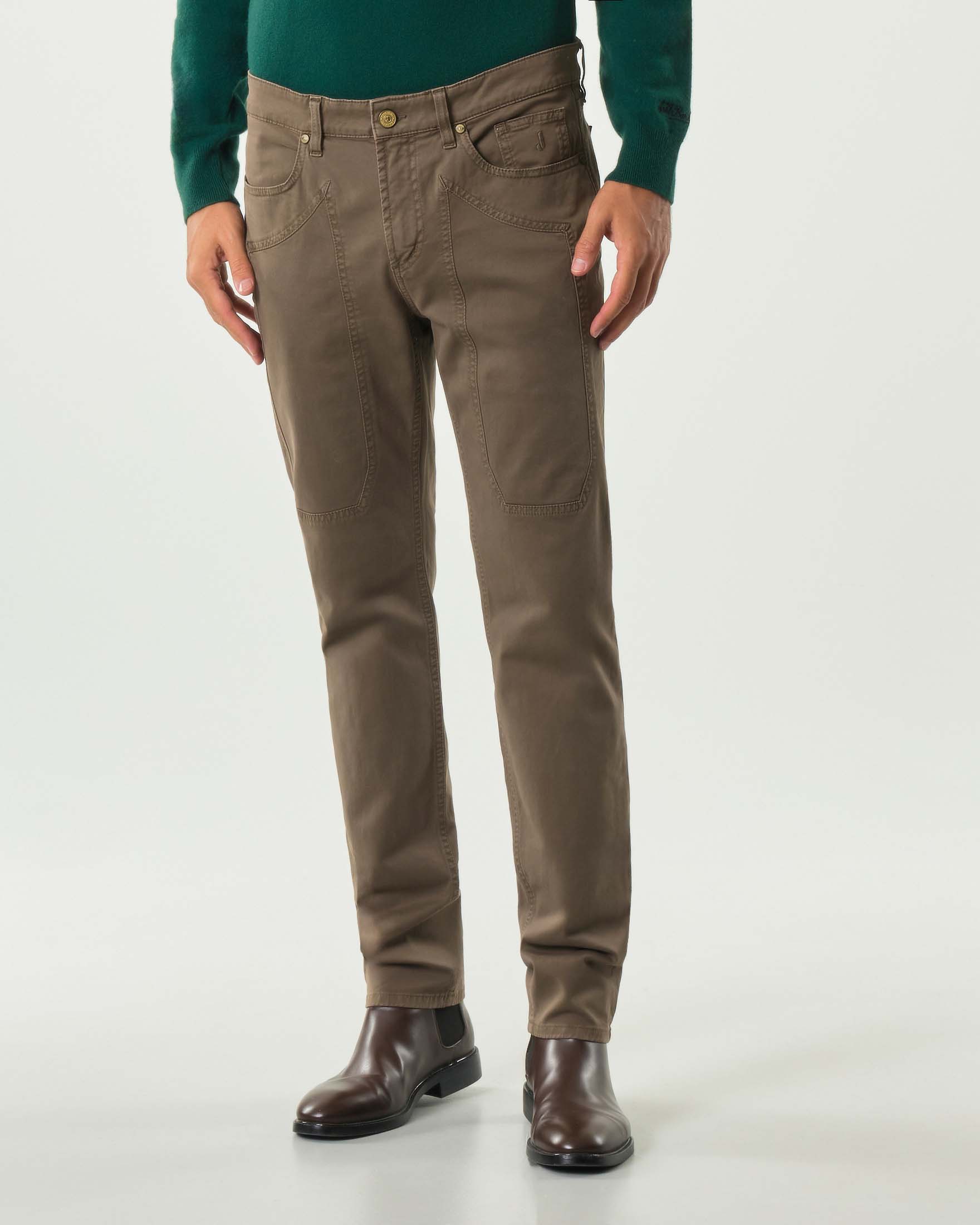 Pantalone cinque tasche Jeckerson marrone modello John in gabardina di cotone stretch con toppa image