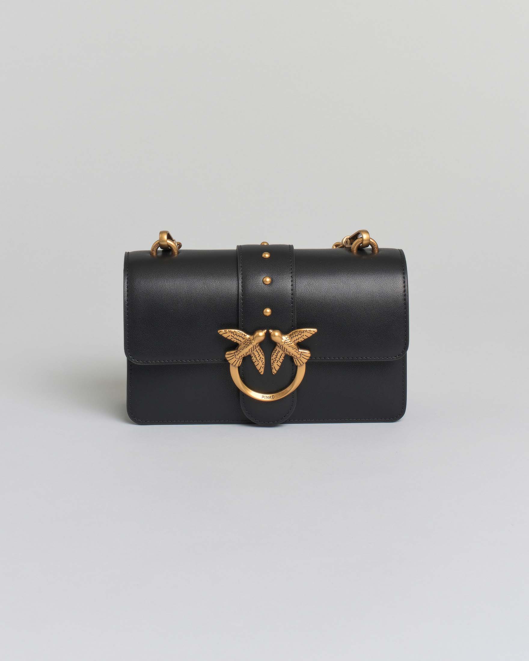Mini Classic Love Bag One nera in pelle liscia con fibbia Love Birds dorata e tracolla a catena rimovibile