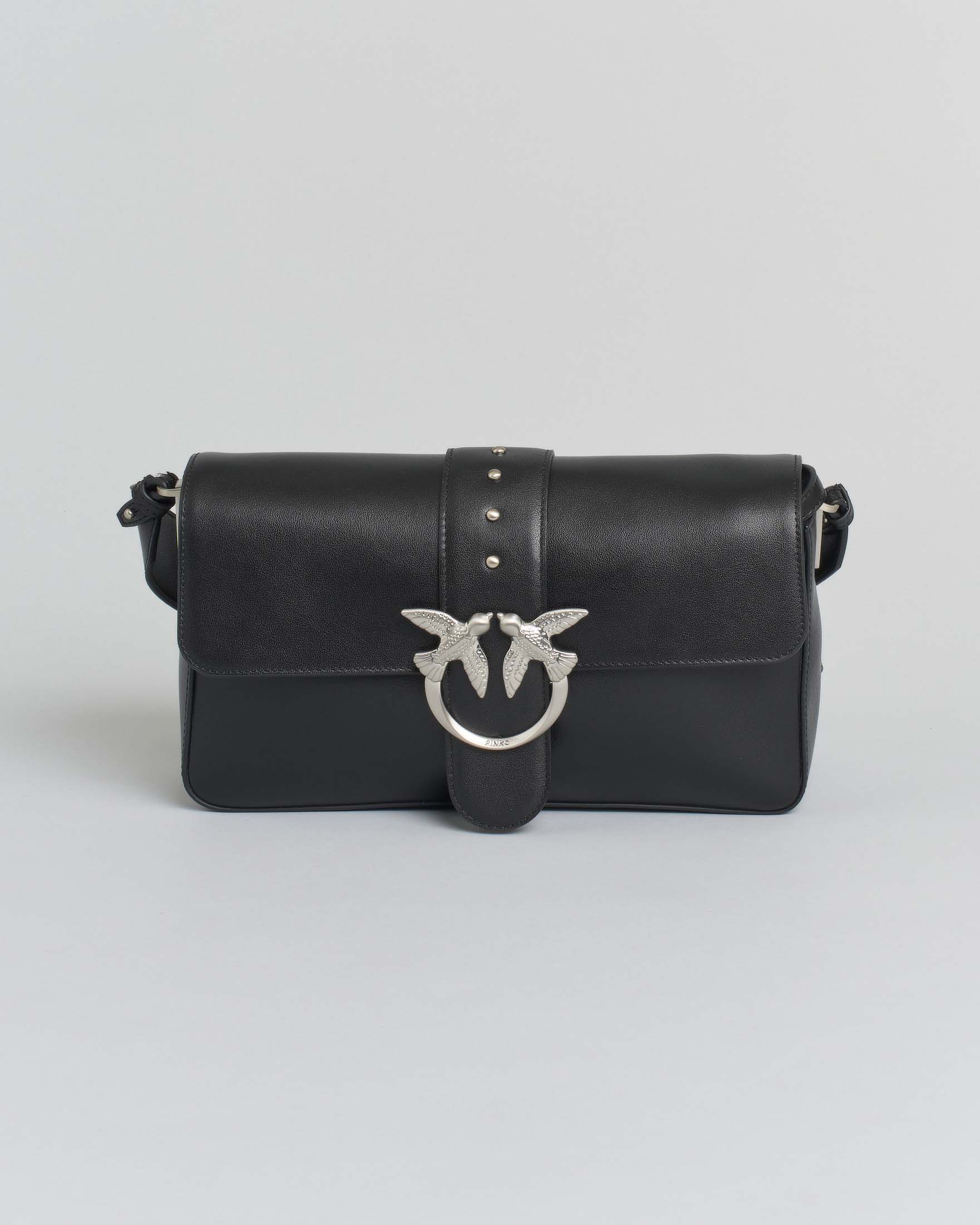 Classic Love Bag One Slouchy color nero in pelle liscia con fibbia Love Birds argentata