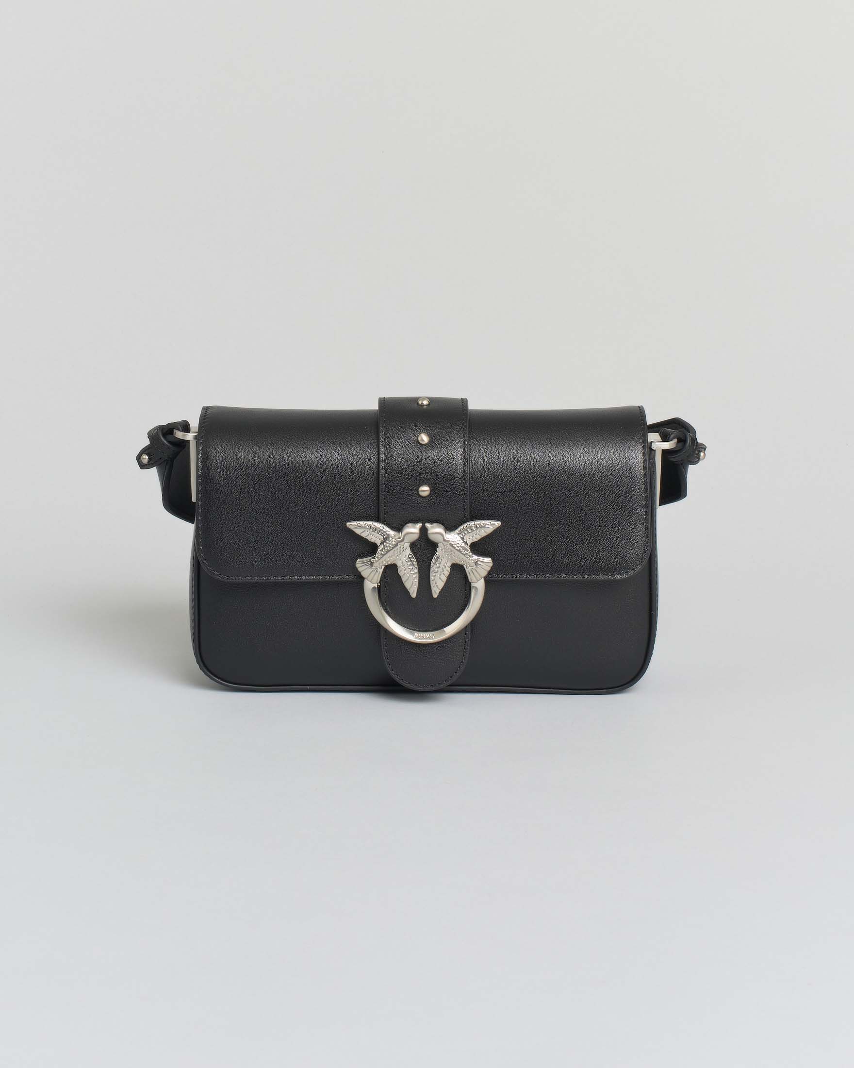 Mini Love Bag One Slouchy nera in pelle liscia con fibbia Love Birds argentata