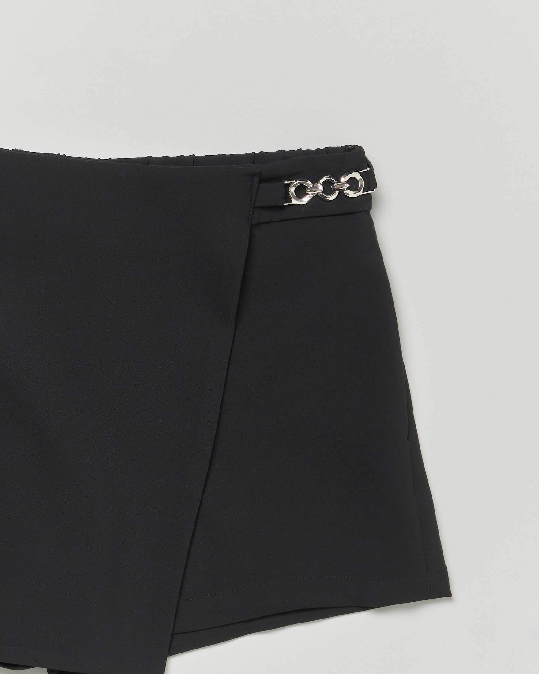 Gonna Kocca nera a portafoglio con dettaglio catena color argento image