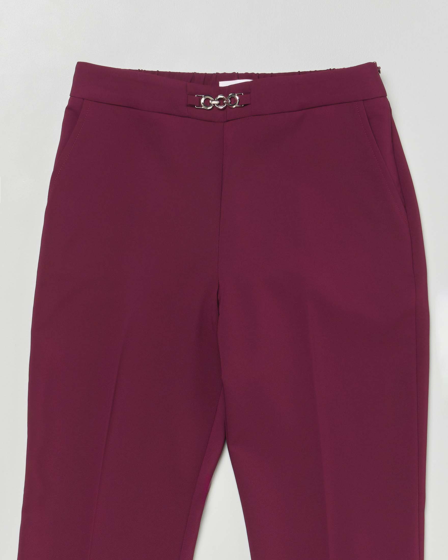Pantalone Kocca bordeaux in crêpe con catena gioiello image