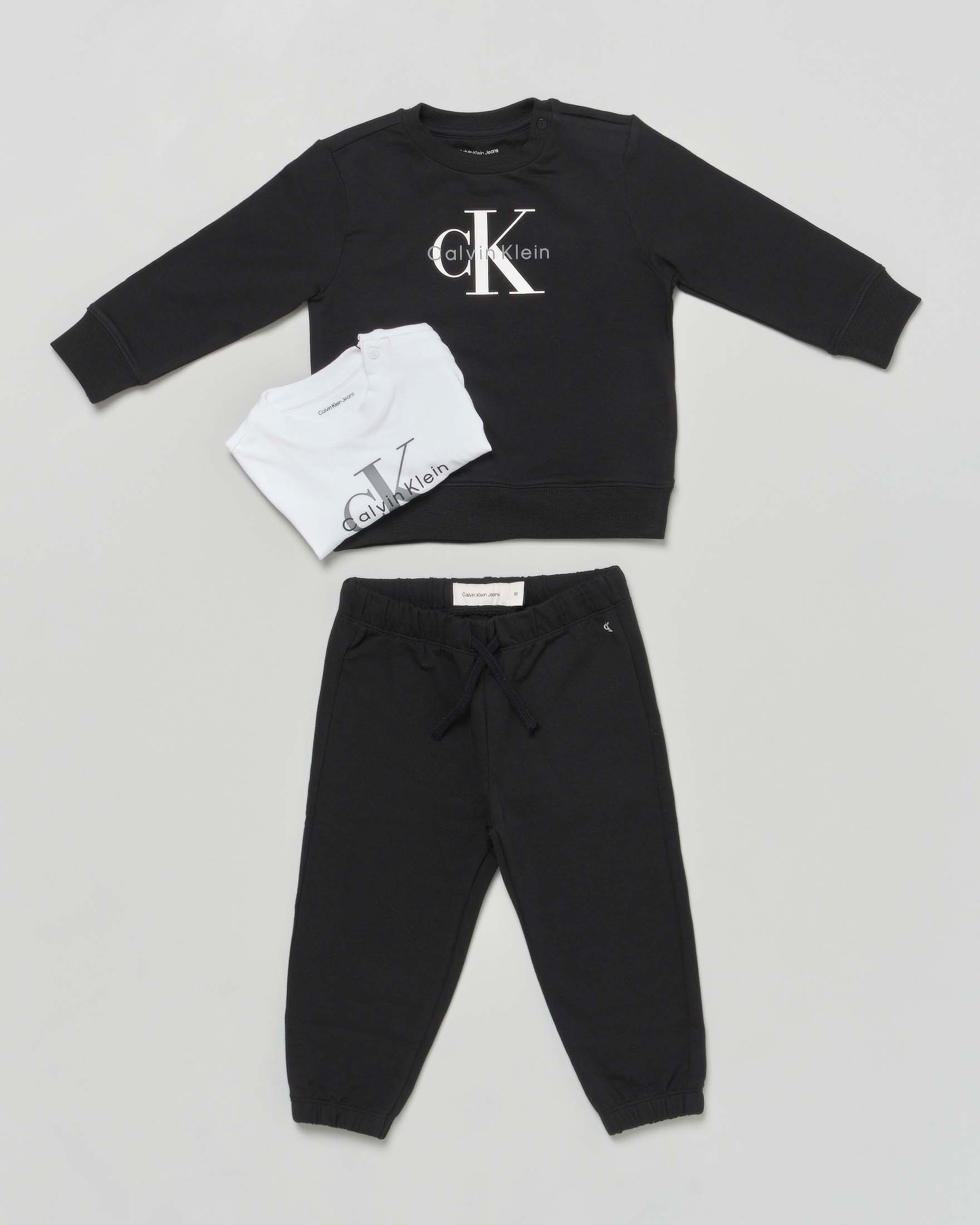 Completo tuta Calvin Klein nera con t-shirt bianca