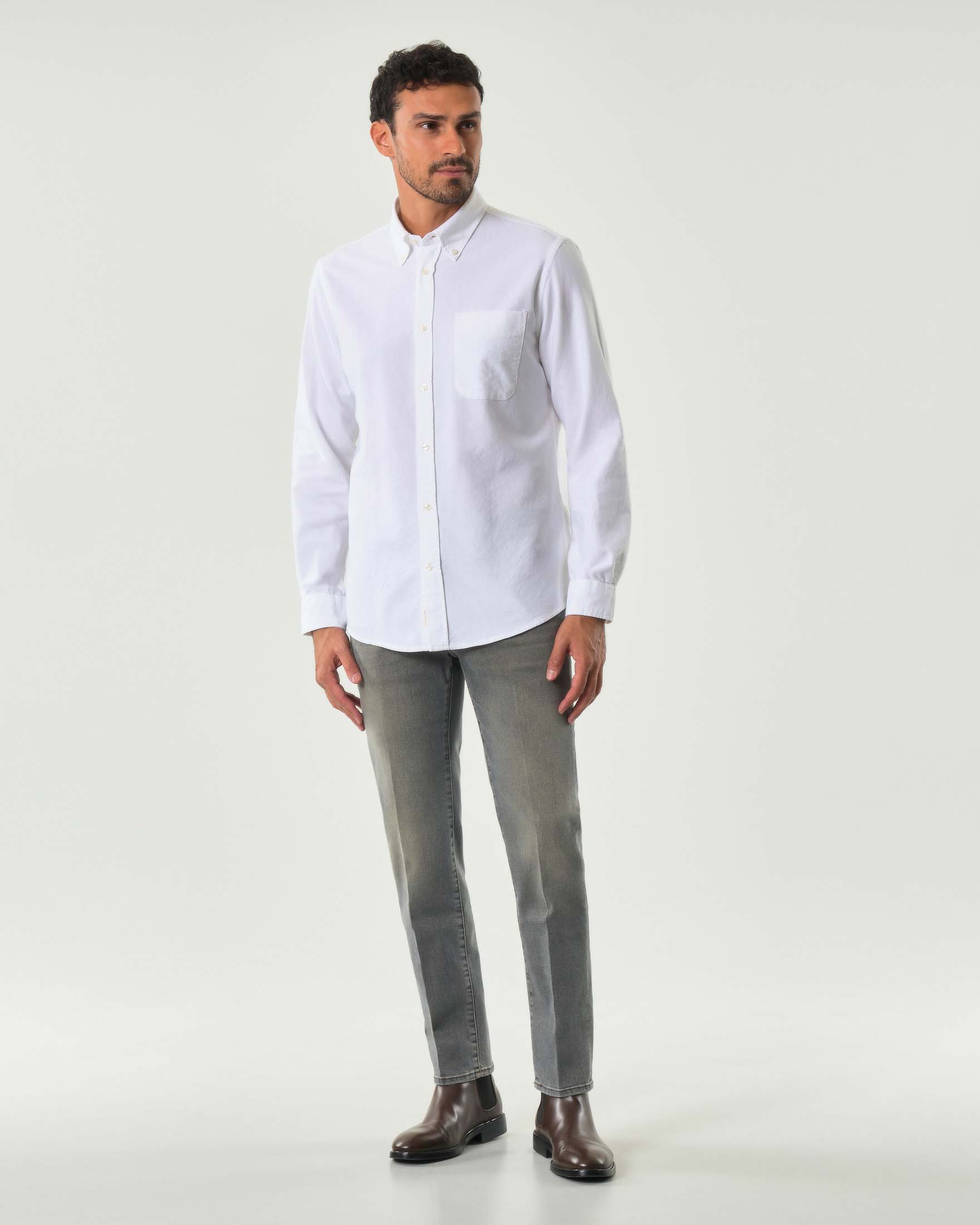 Camicia bianca in Oxford di puro cotone con colletto button down e taschino