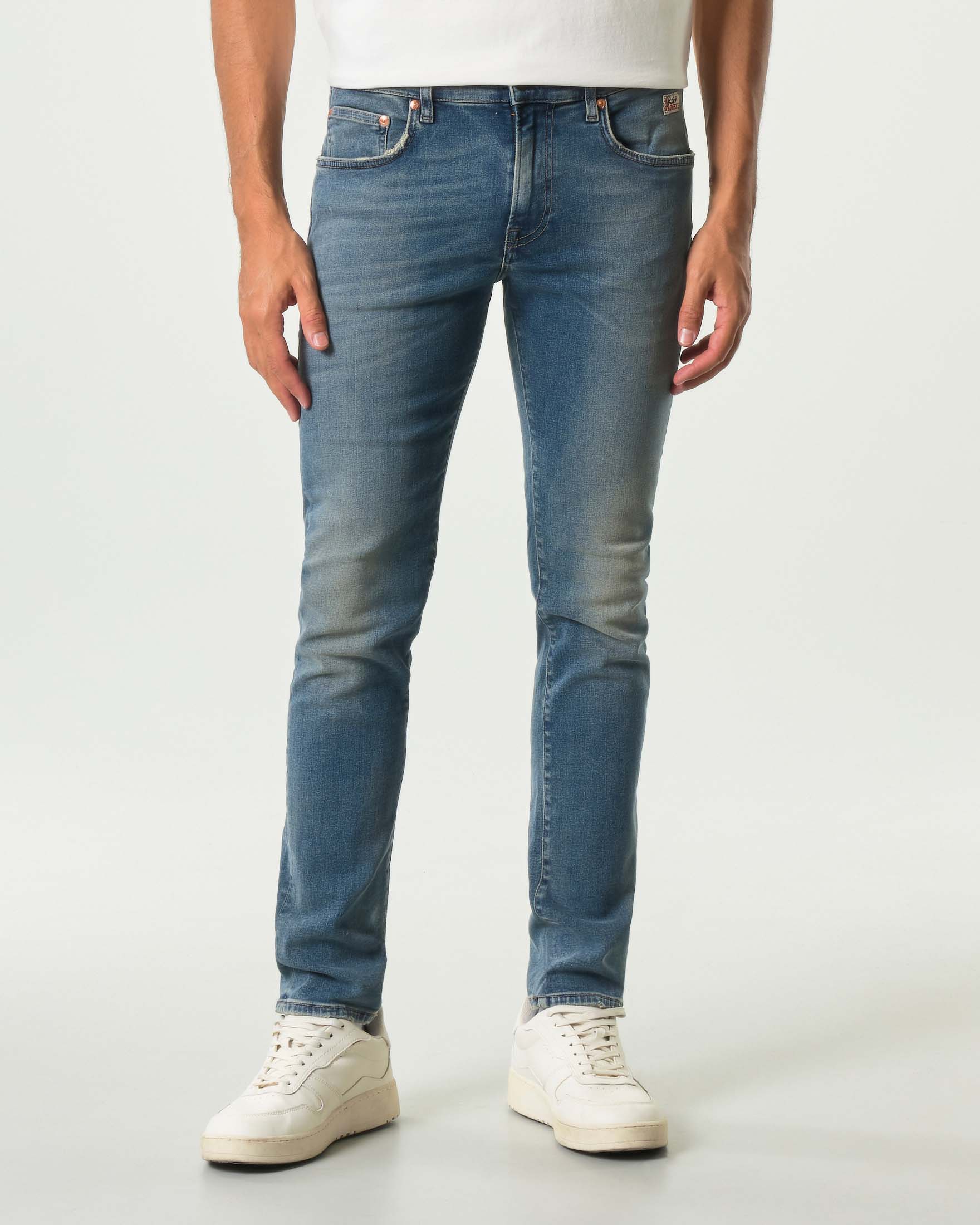 Jeans 317 Roy Roger's skinny-fit in cotone stretch lavaggio medio Bangor con sabbiature image