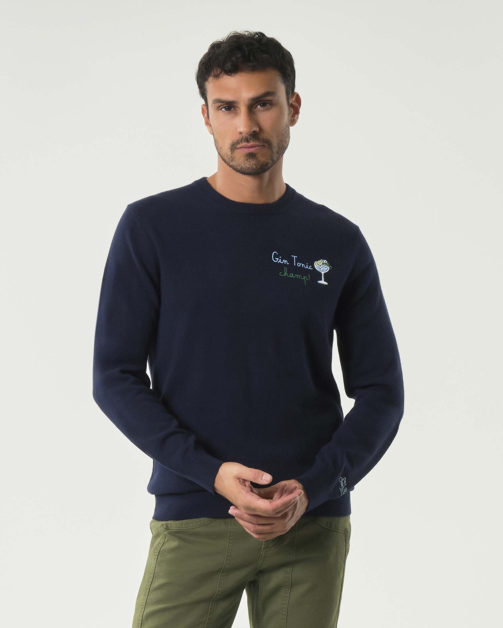 Maglia girocollo MC2 Saint Barth blu in lana e cashmere con ricamo Gin Tonic Champ! sul petto