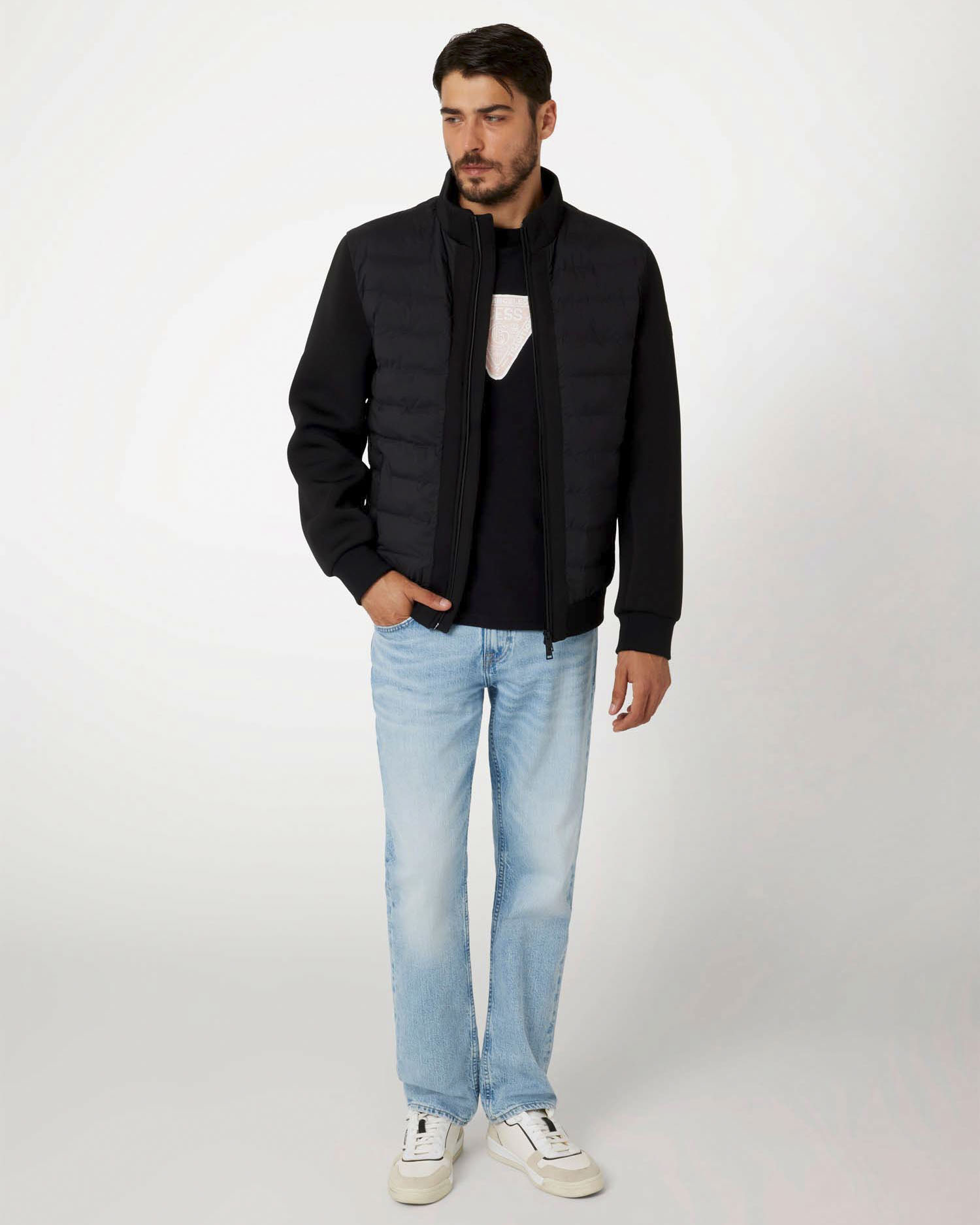 Piumino Guess nero senza cappuccio in tessuto tecnico elasticizzato