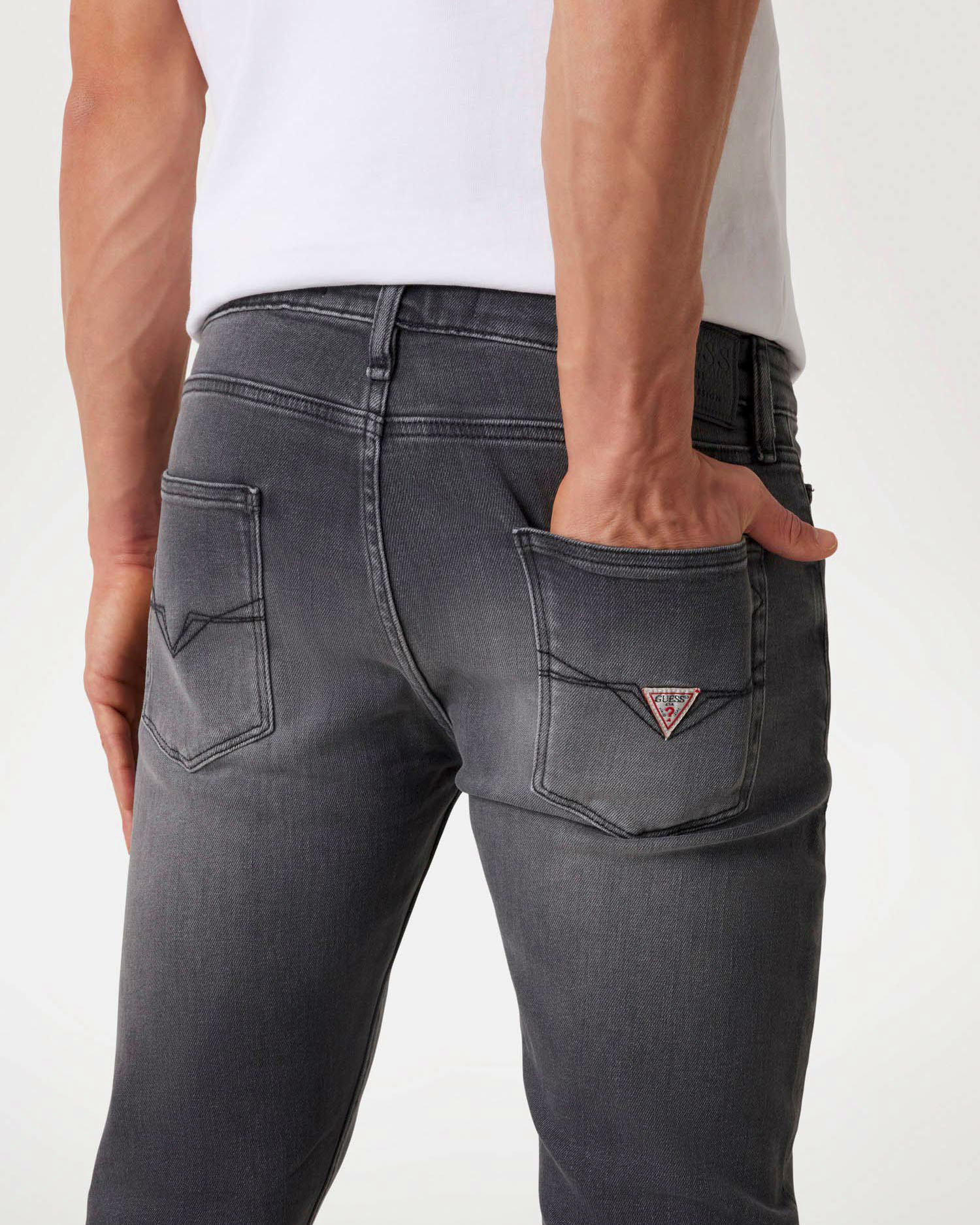 Jeans skinny Guess grigio antracite in cotone elasticizzato con baffature