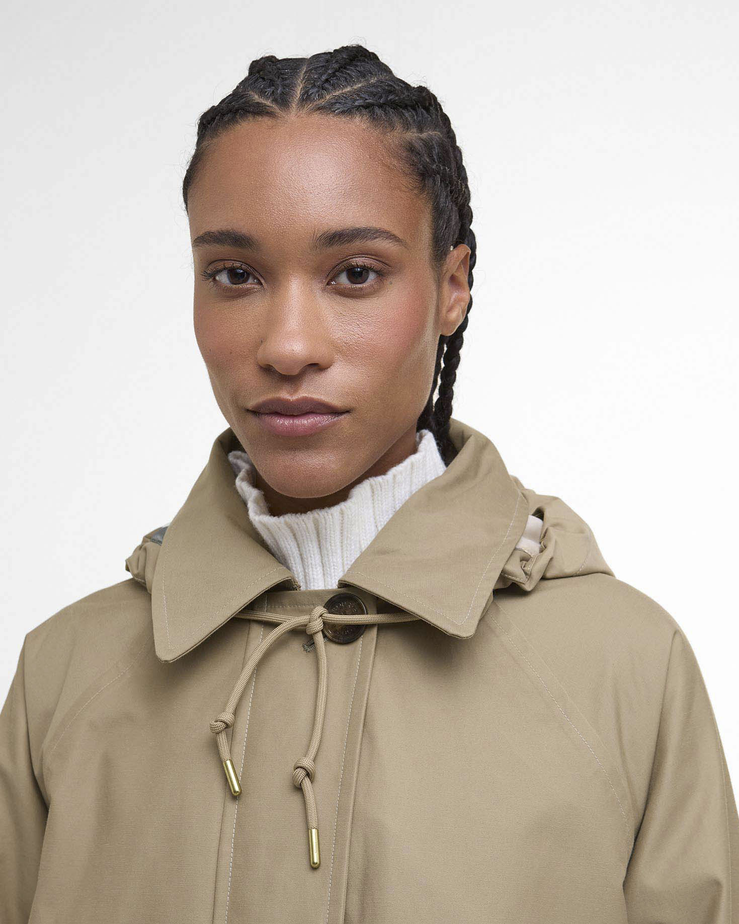 Trench imbottito beige Barbour Sadie con cappuccio removibile e colletto a camicia image