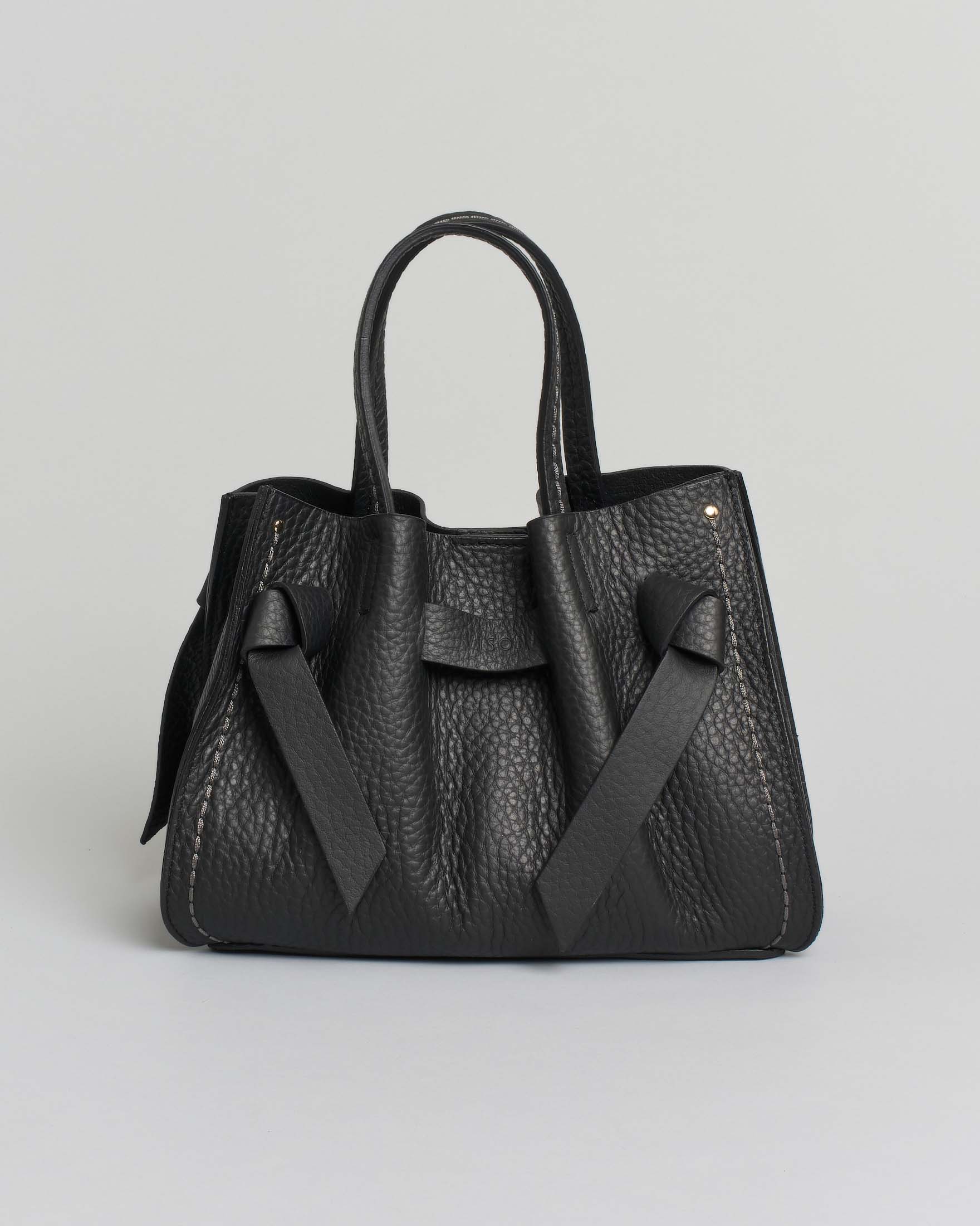 Borsa nera Visonà misura piccola in pelle martellata con inserto abbinato a nodi e impunture a contrasto