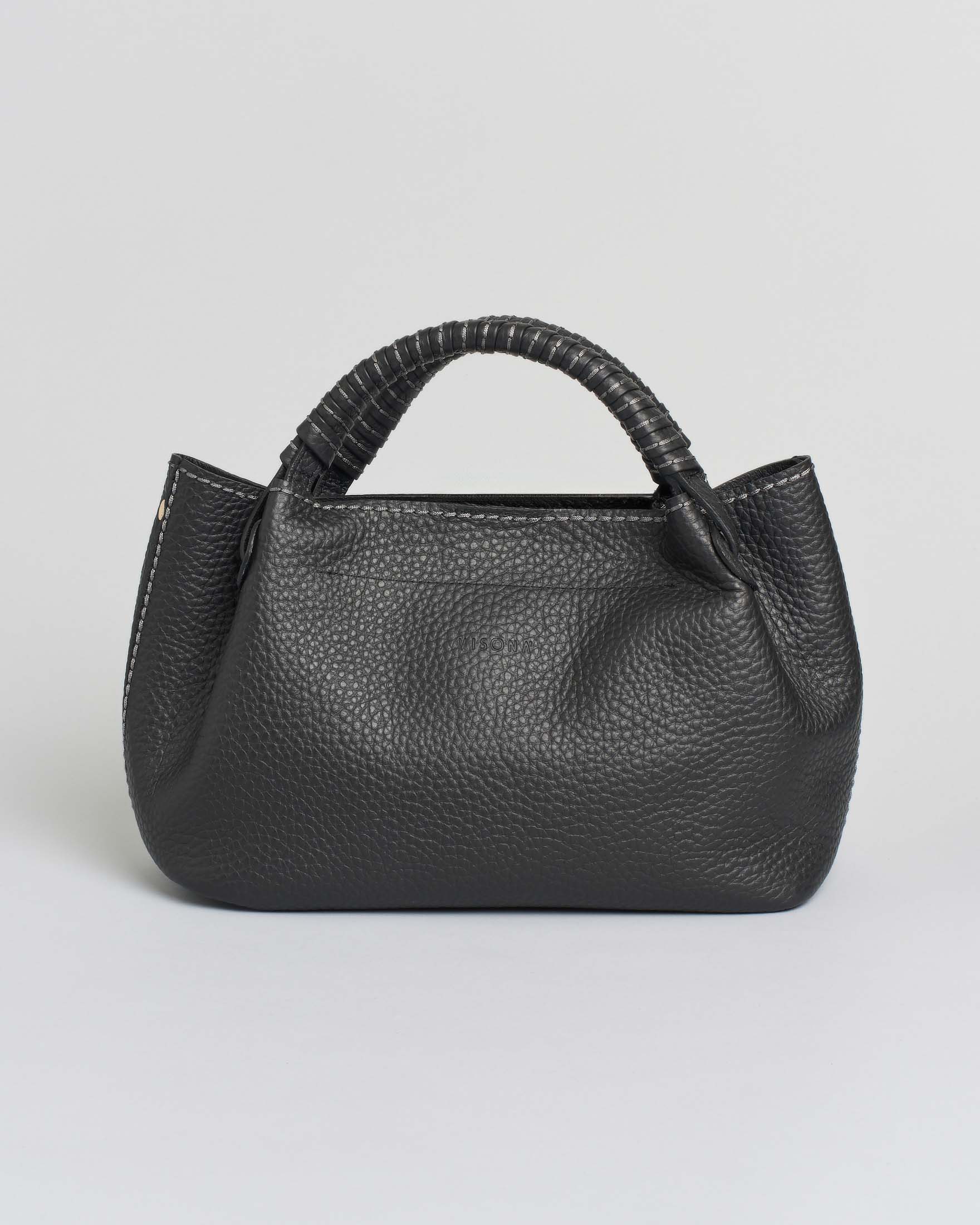 Bauletto nero Visonà in pelle martellata con manico intrecciato