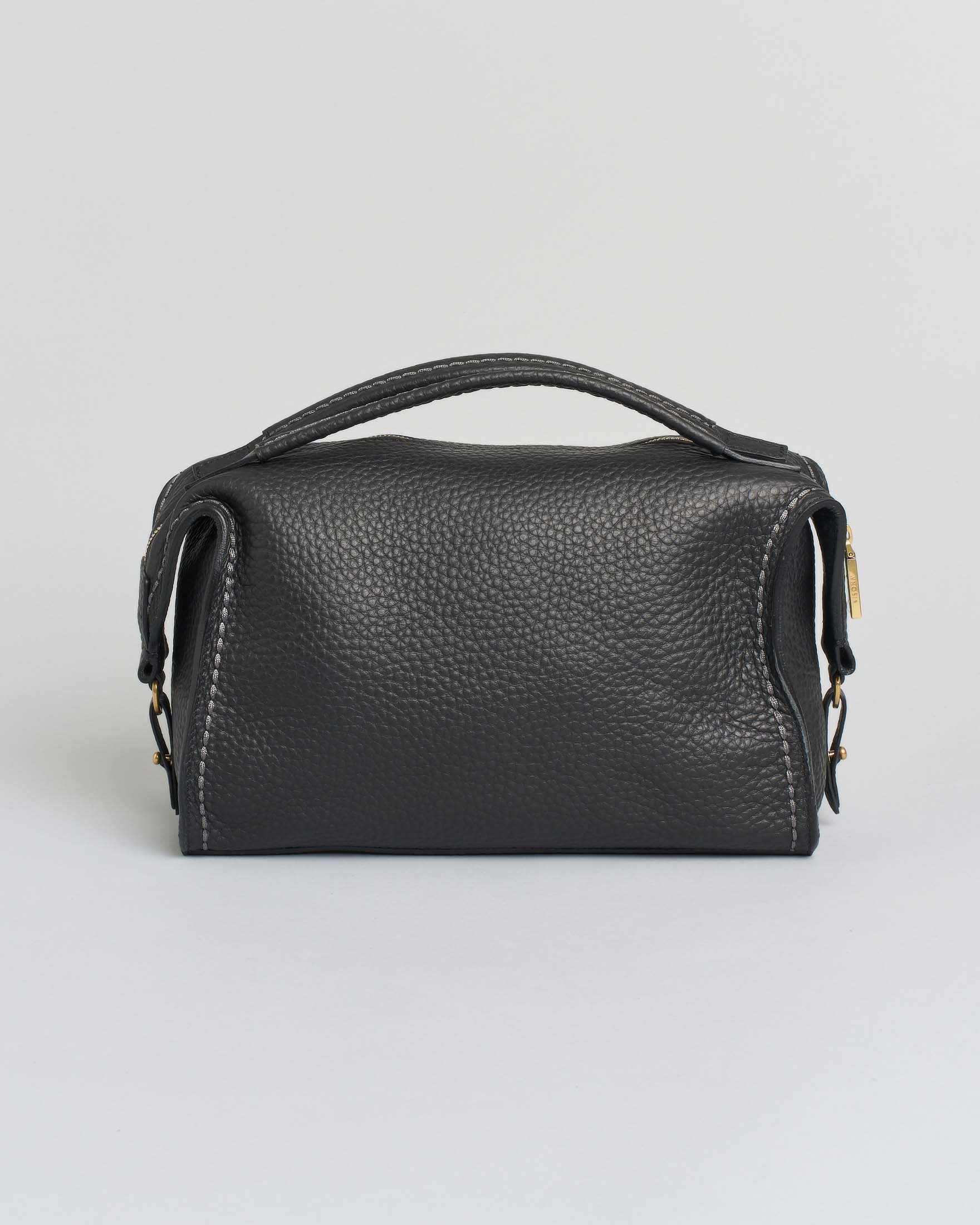 Bauletto nero piccolo Visonà in pelle martellata con ganci laterali