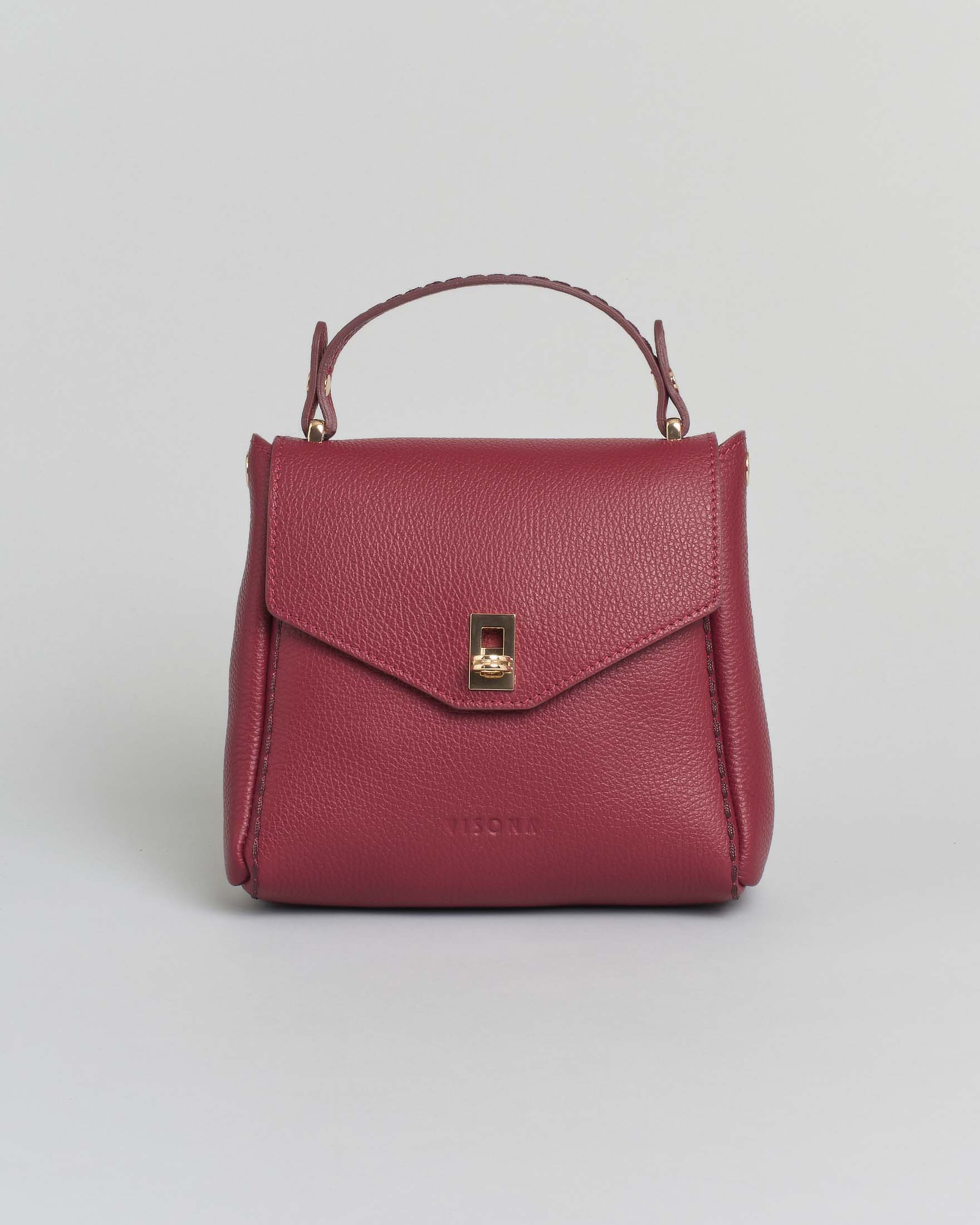 Mini bag Visonà rossa in pelle martellata con impunture e patta di chiusura