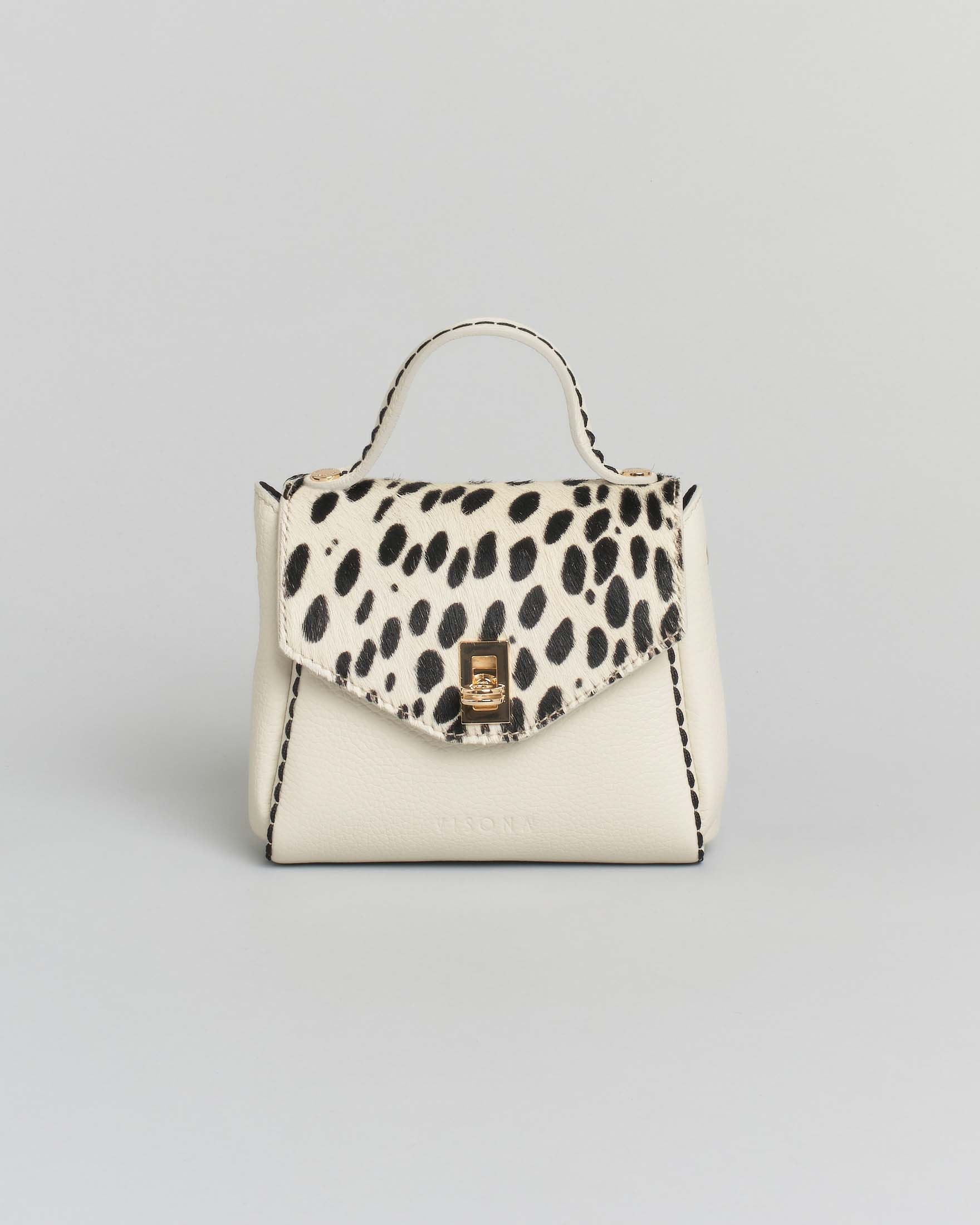 Mini bag Visonà bianca in pelle martellata con impunture e patta di chiusura in cavallino effetto dalmata