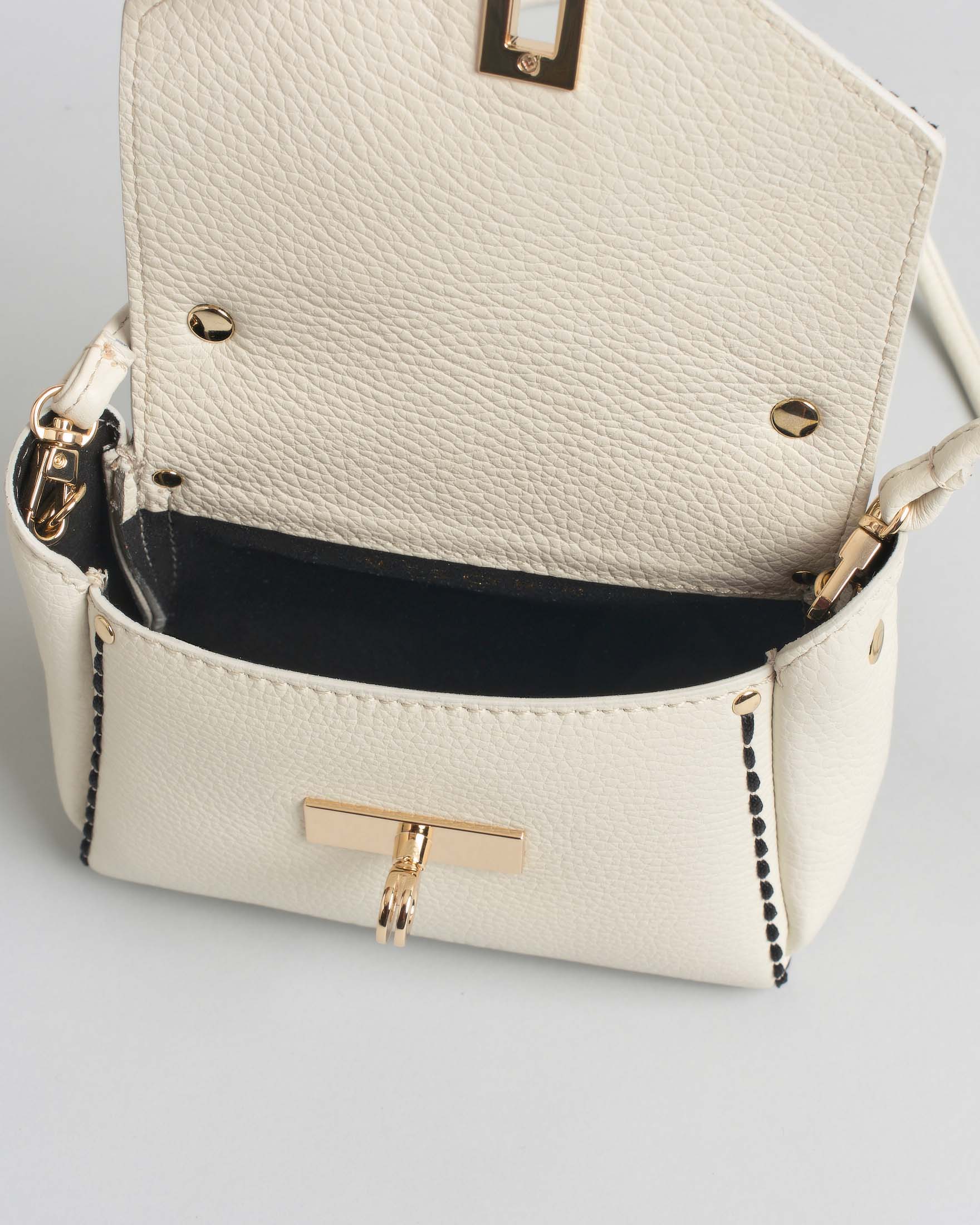 Mini bag Visonà bianca in pelle martellata con impunture e patta di chiusura in cavallino effetto dalmata image