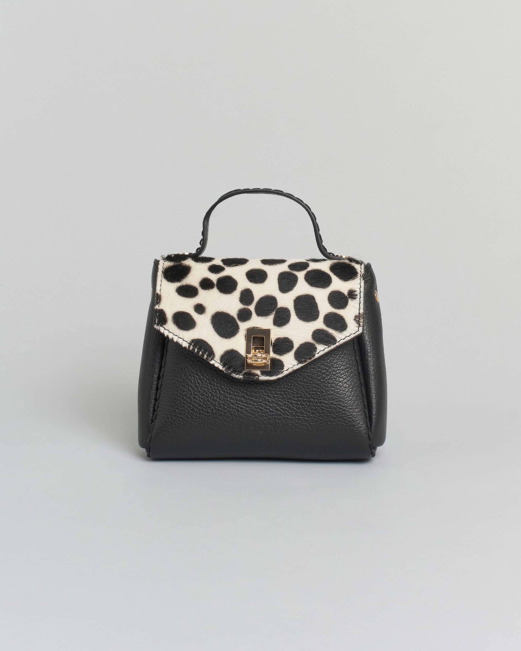 Mini bag Visonà vera in pelle martellata con impunture e patta di chiusura in cavallino effetto dalmata